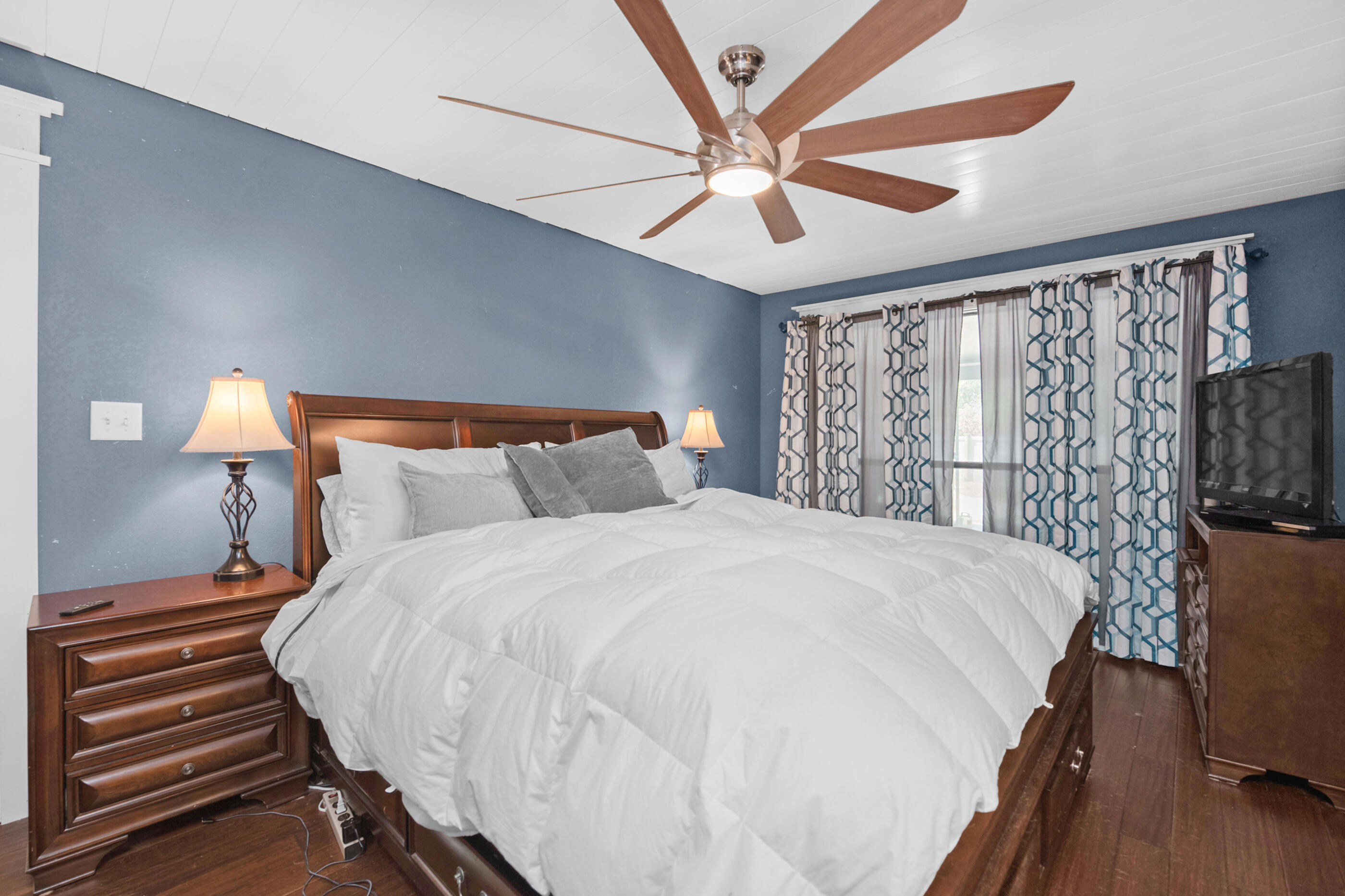 ROBLEDAL ESTATES - Residential