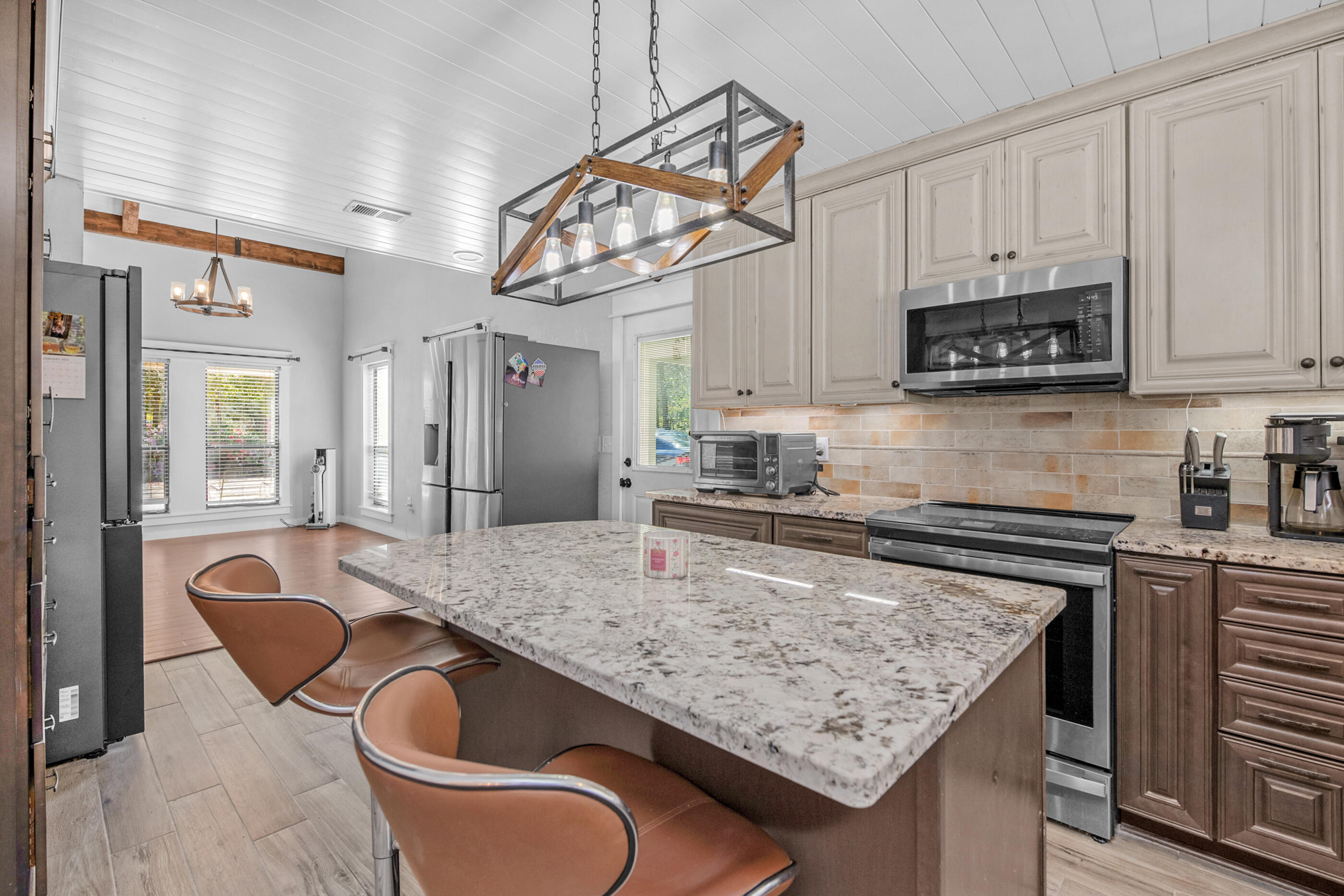 ROBLEDAL ESTATES - Residential