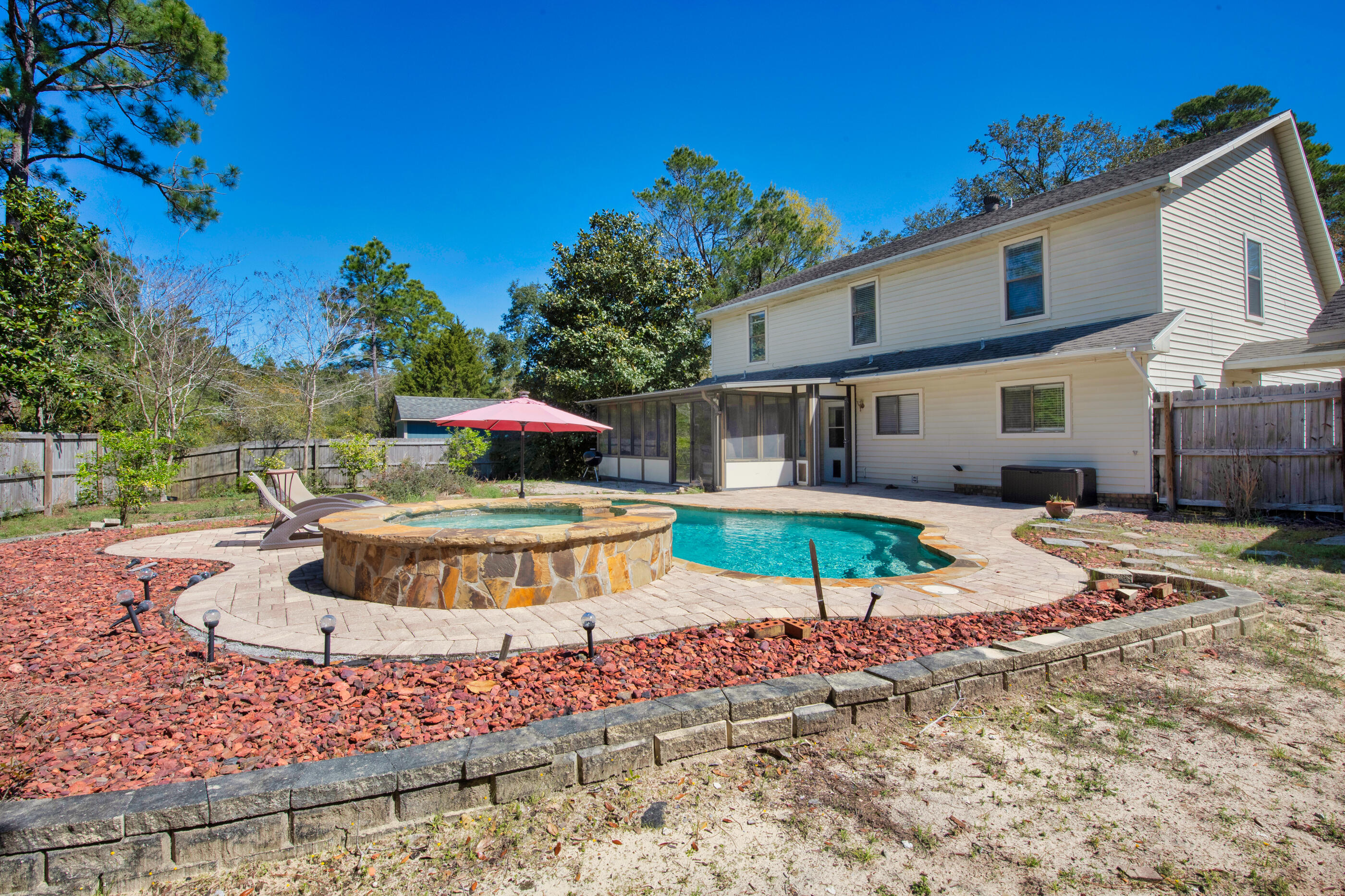 ROBLEDAL ESTATES - Residential