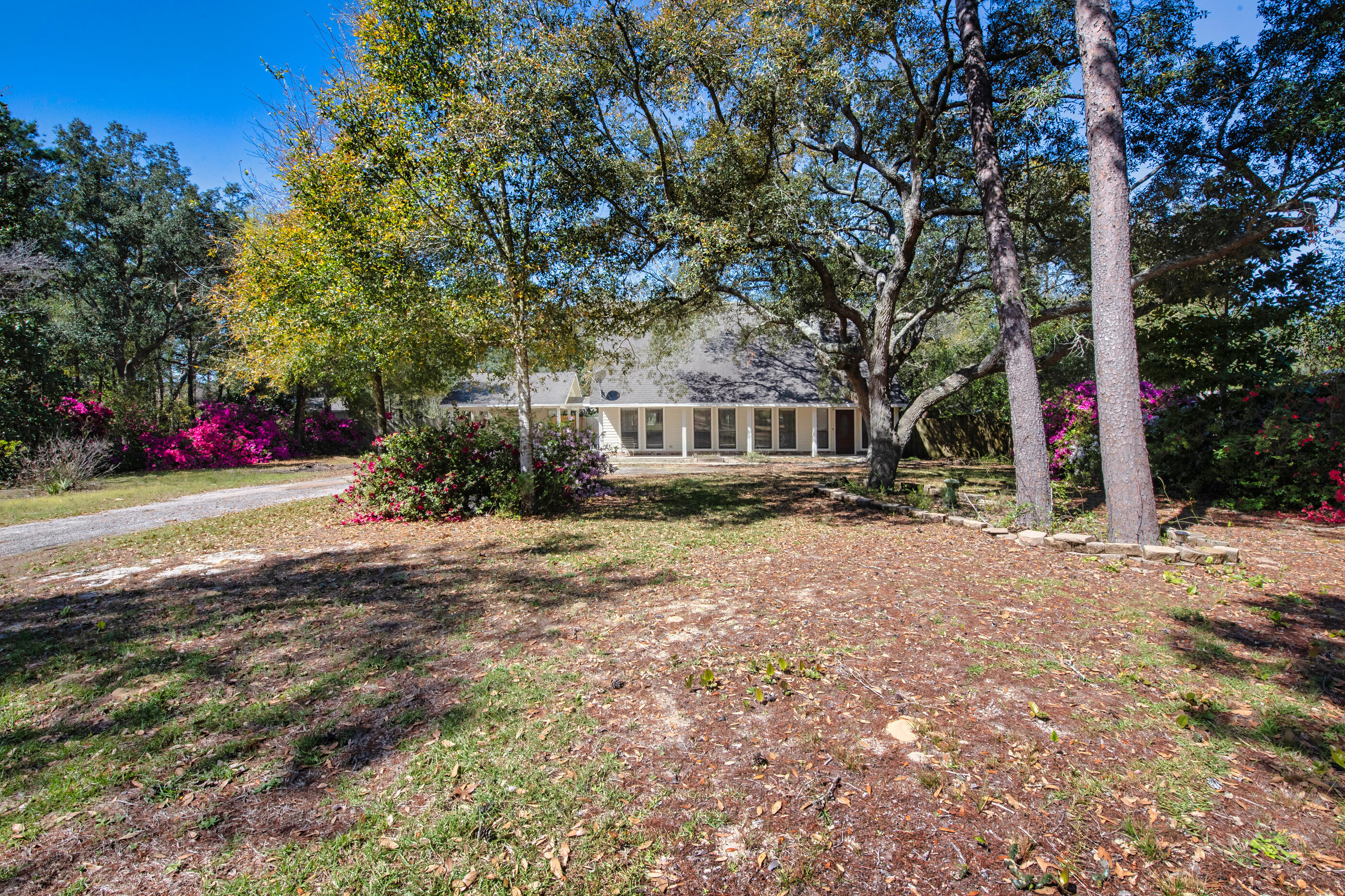 ROBLEDAL ESTATES - Residential