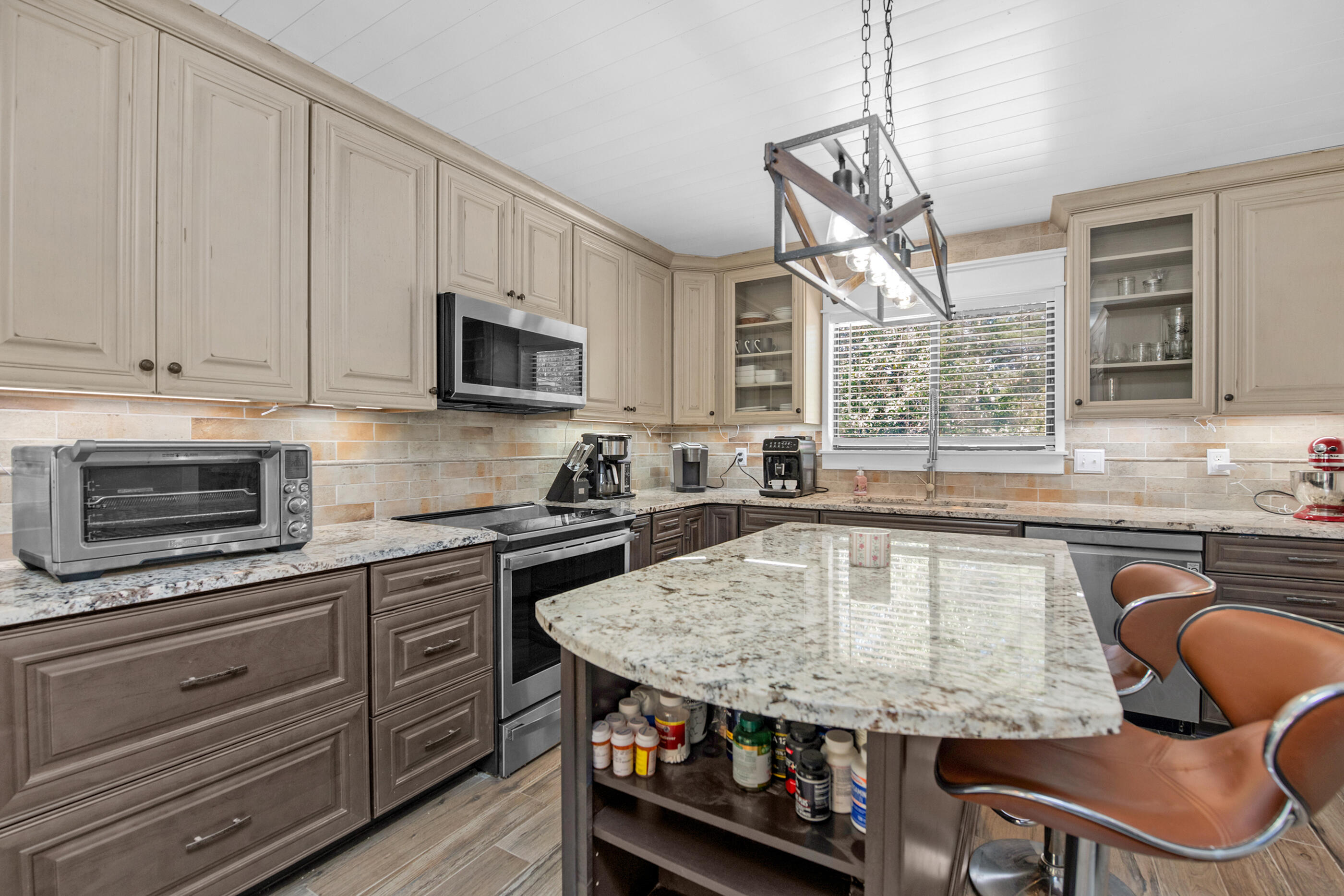 ROBLEDAL ESTATES - Residential