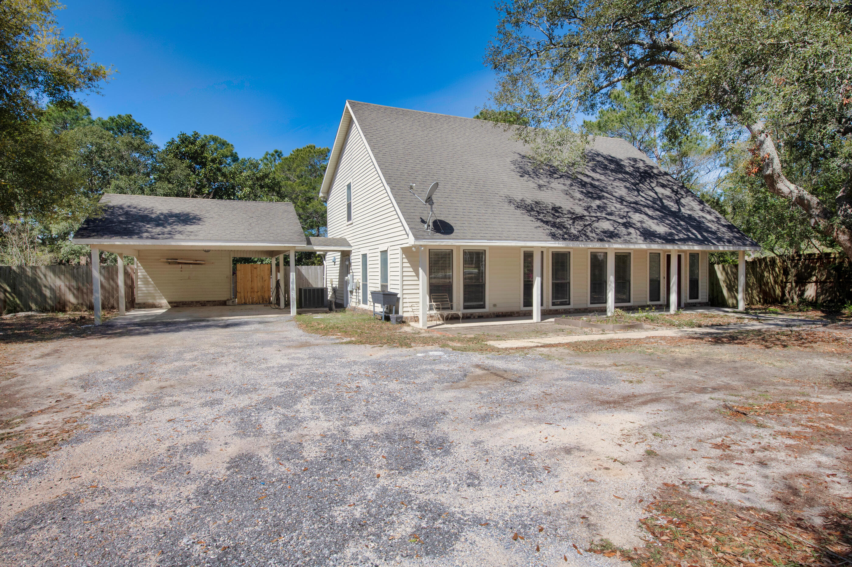 ROBLEDAL ESTATES - Residential