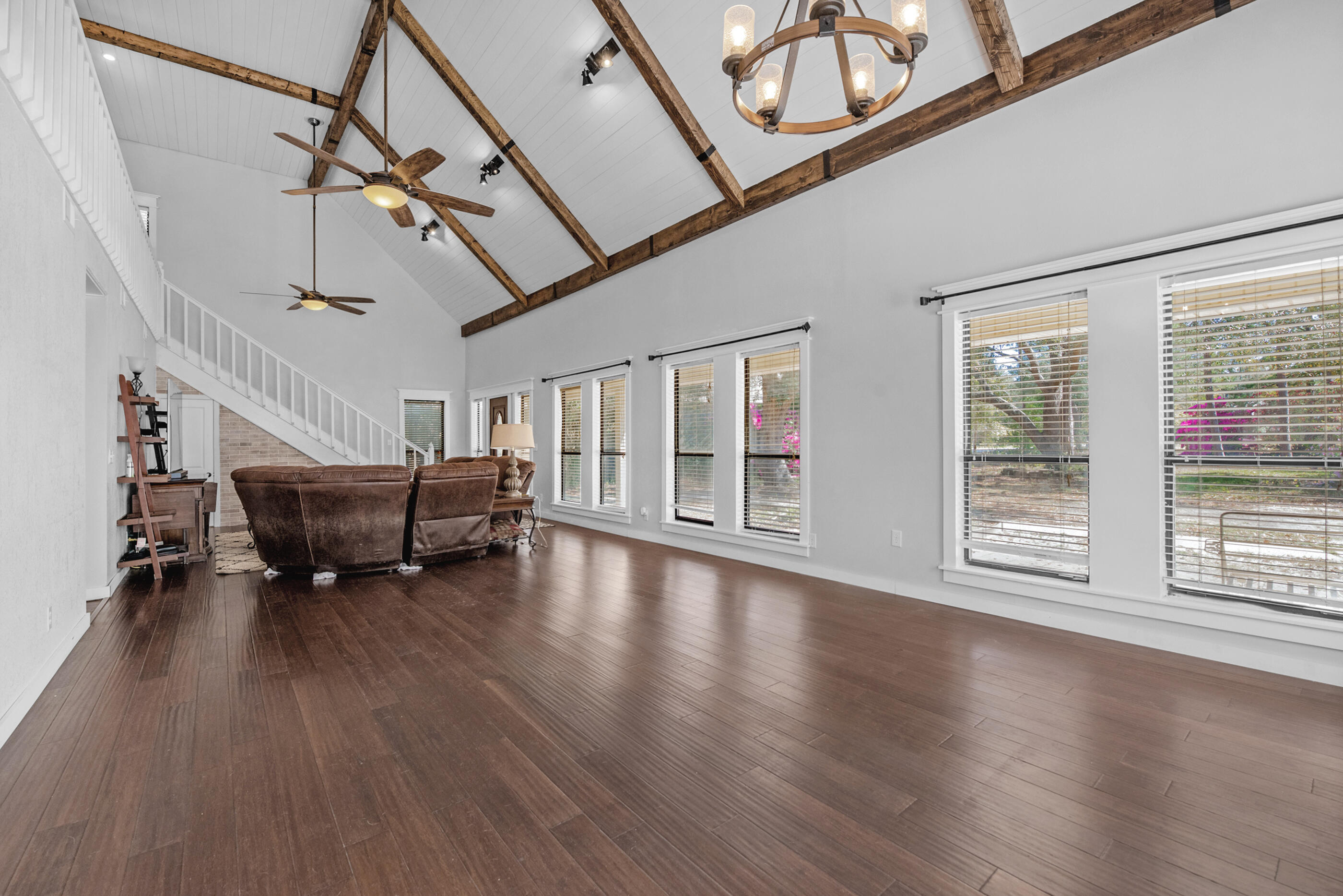 ROBLEDAL ESTATES - Residential