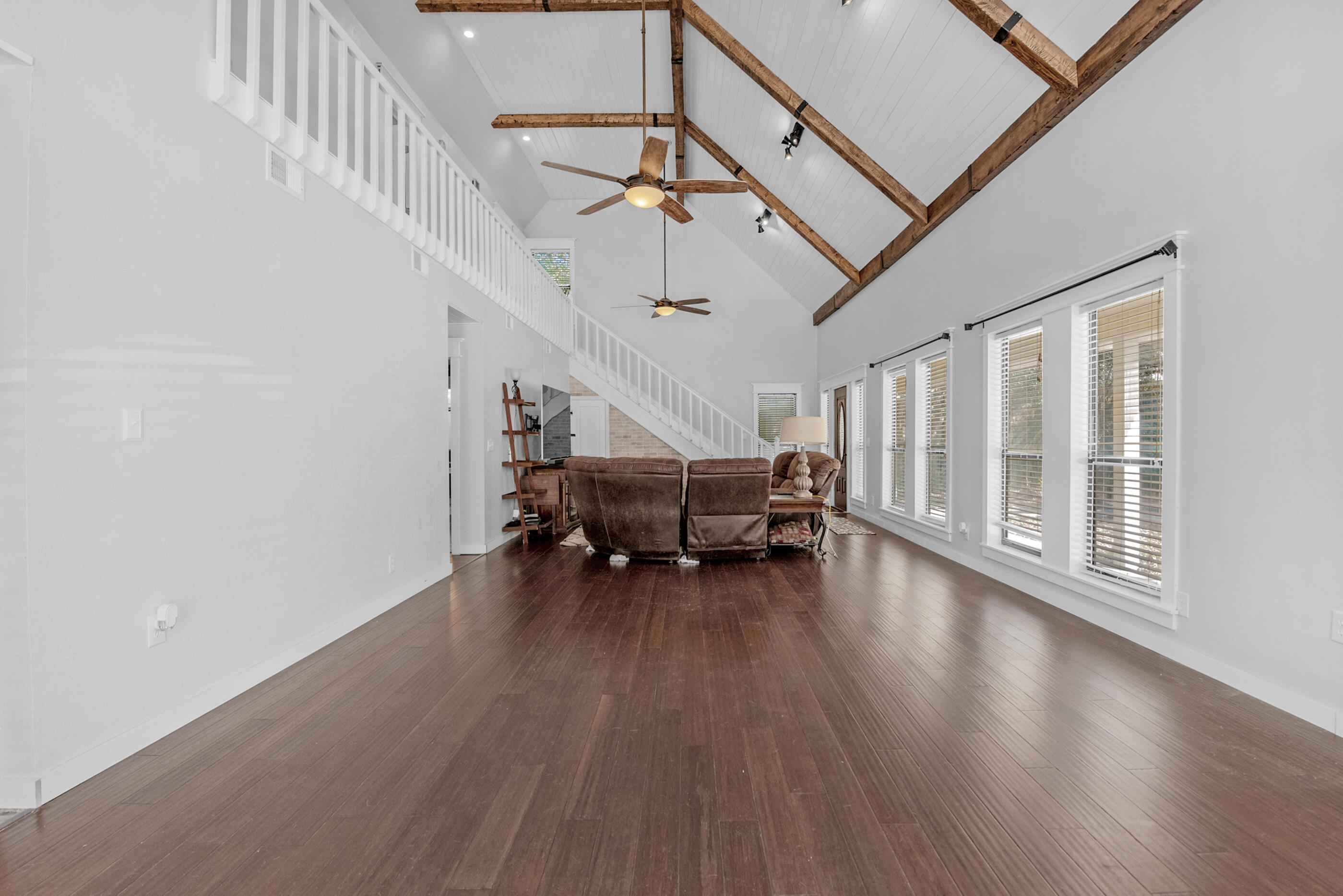 ROBLEDAL ESTATES - Residential