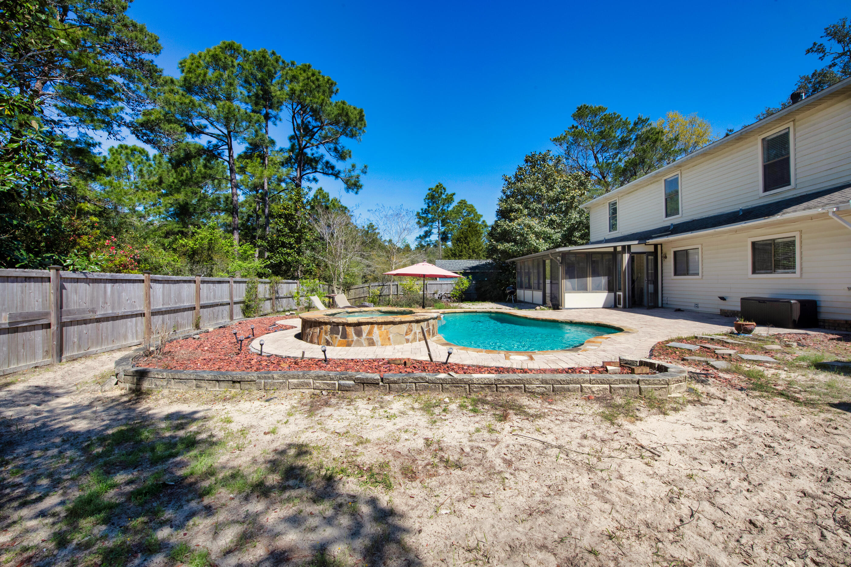 ROBLEDAL ESTATES - Residential