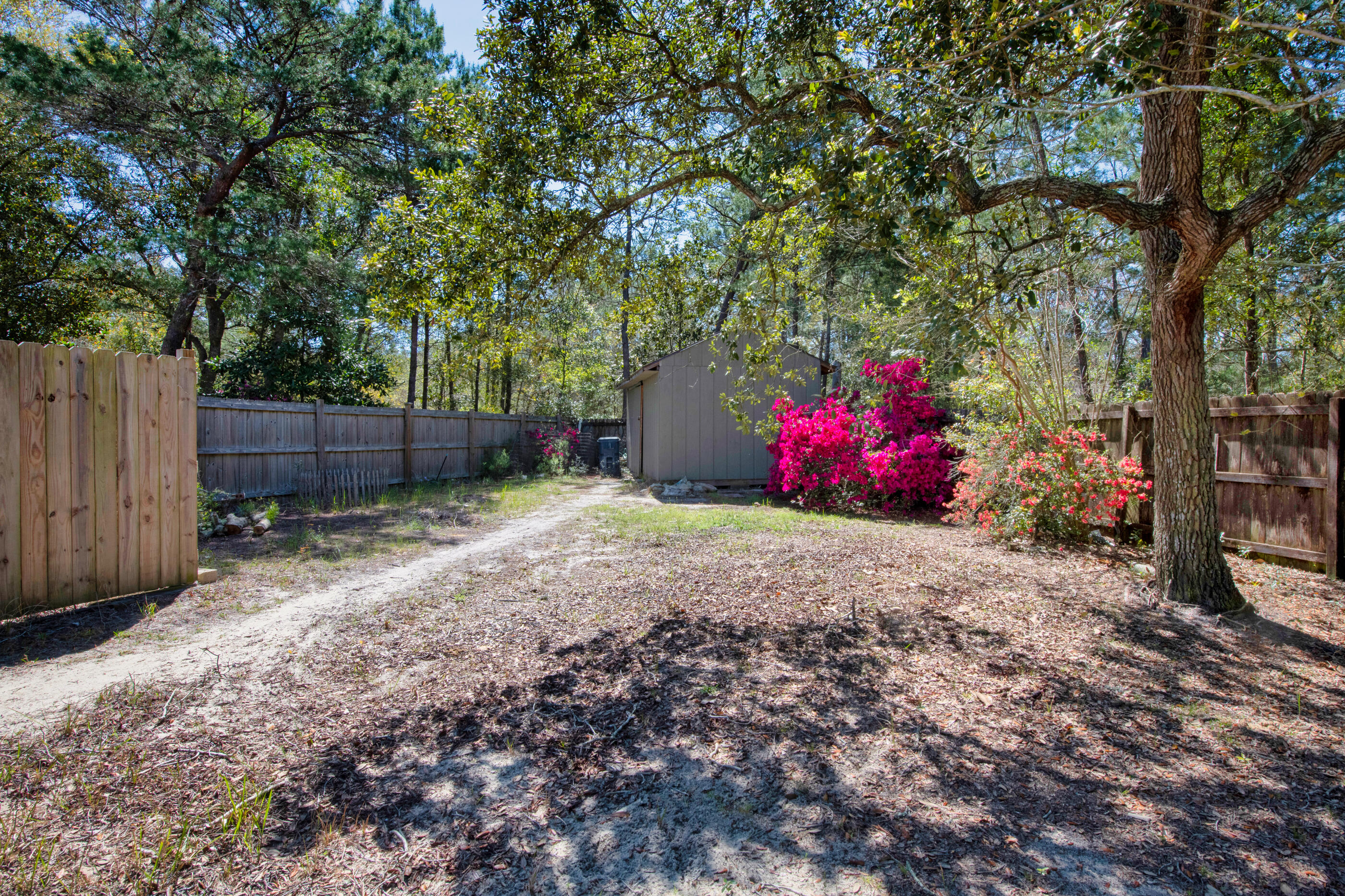 ROBLEDAL ESTATES - Residential