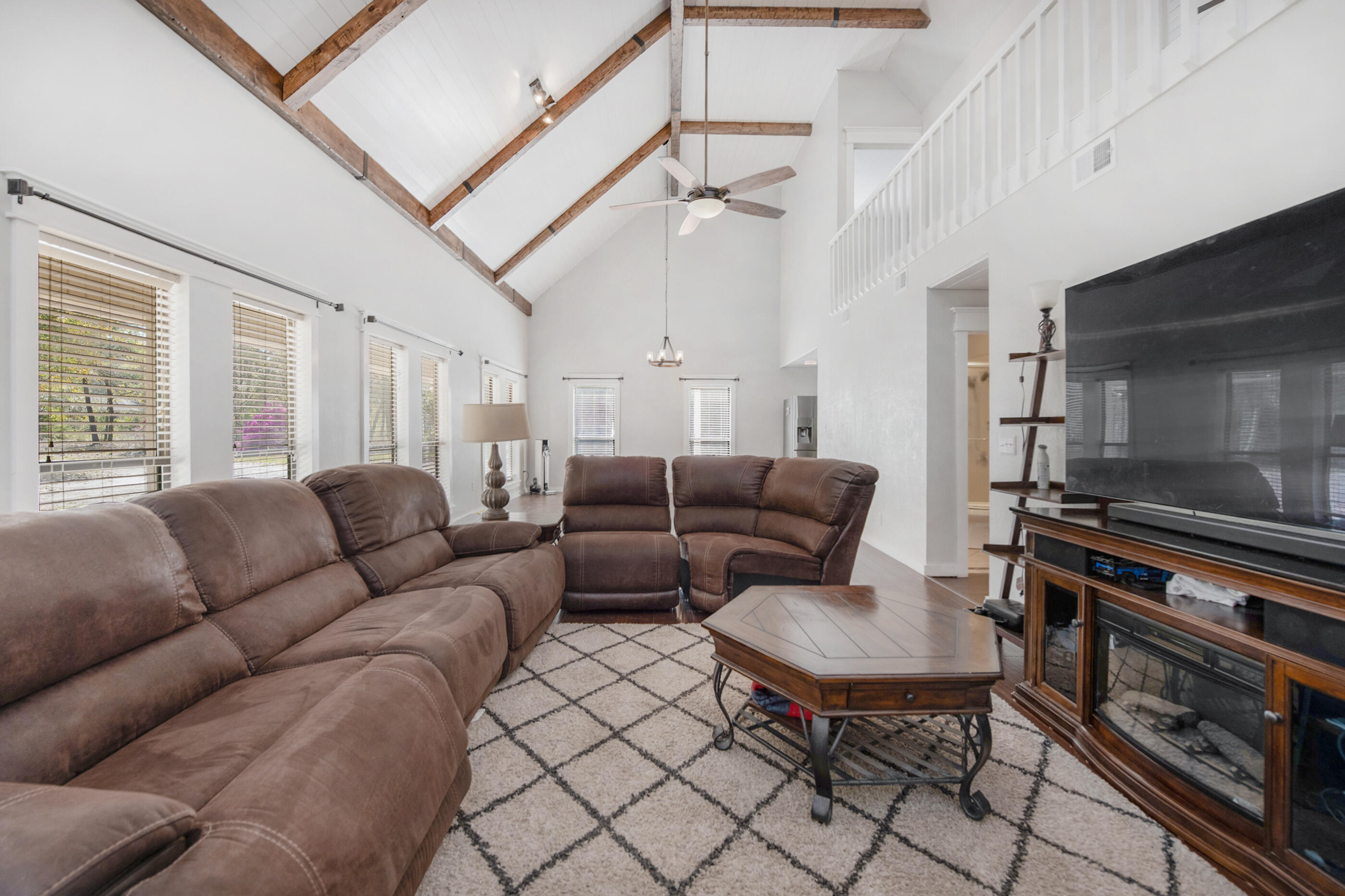 ROBLEDAL ESTATES - Residential