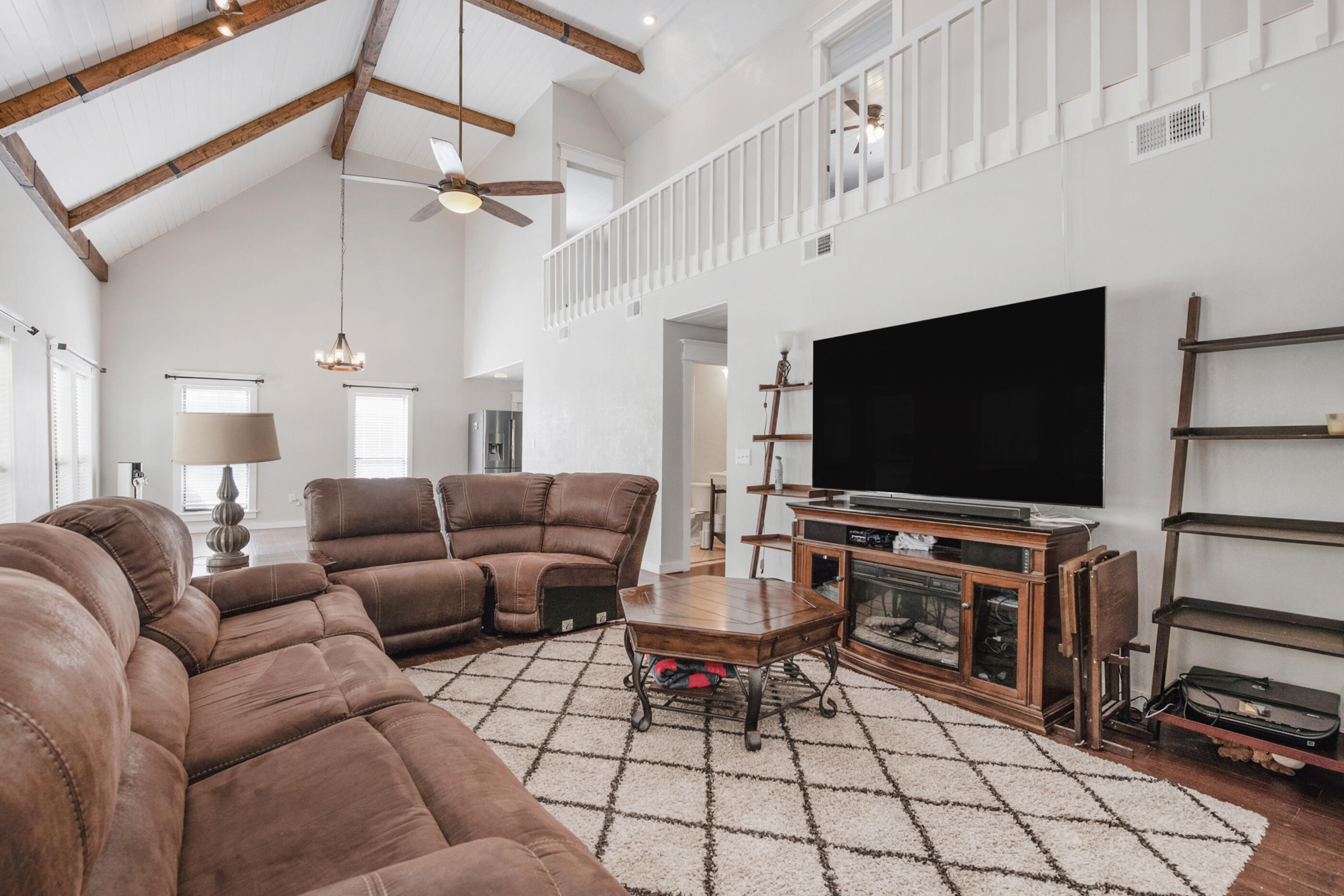 ROBLEDAL ESTATES - Residential