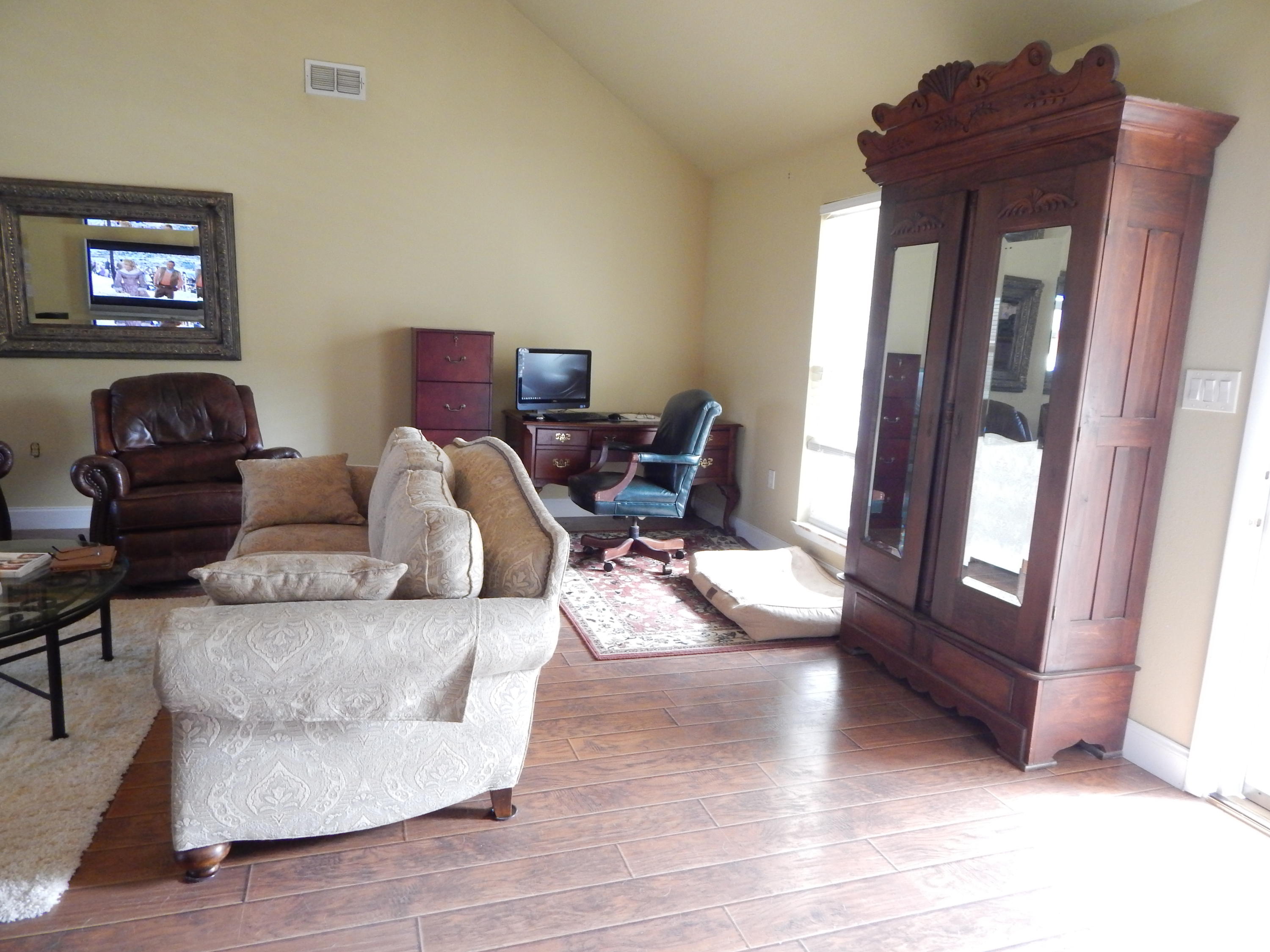 MARY ESTHER MANOR - Residential