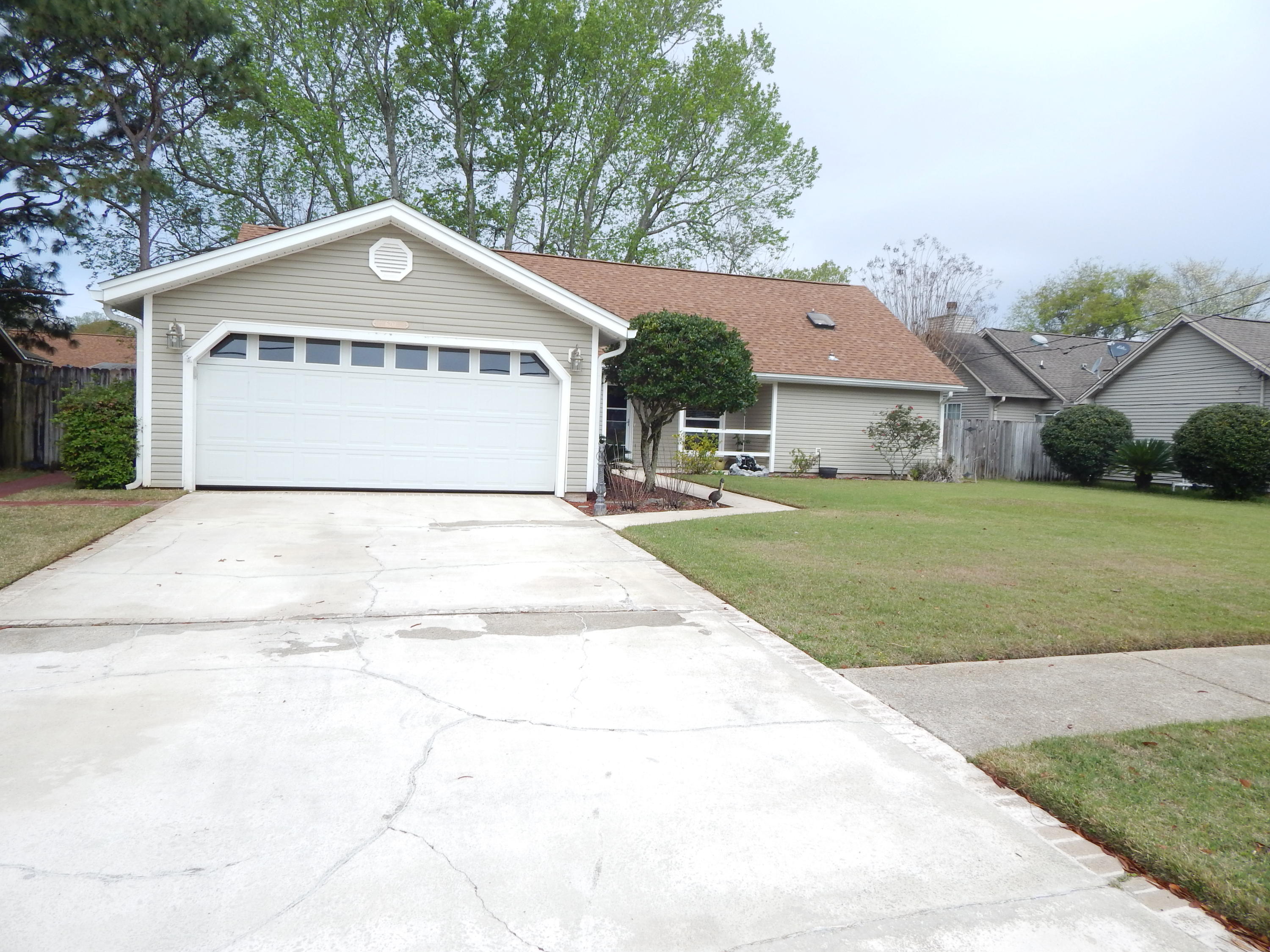 MARY ESTHER MANOR - Residential