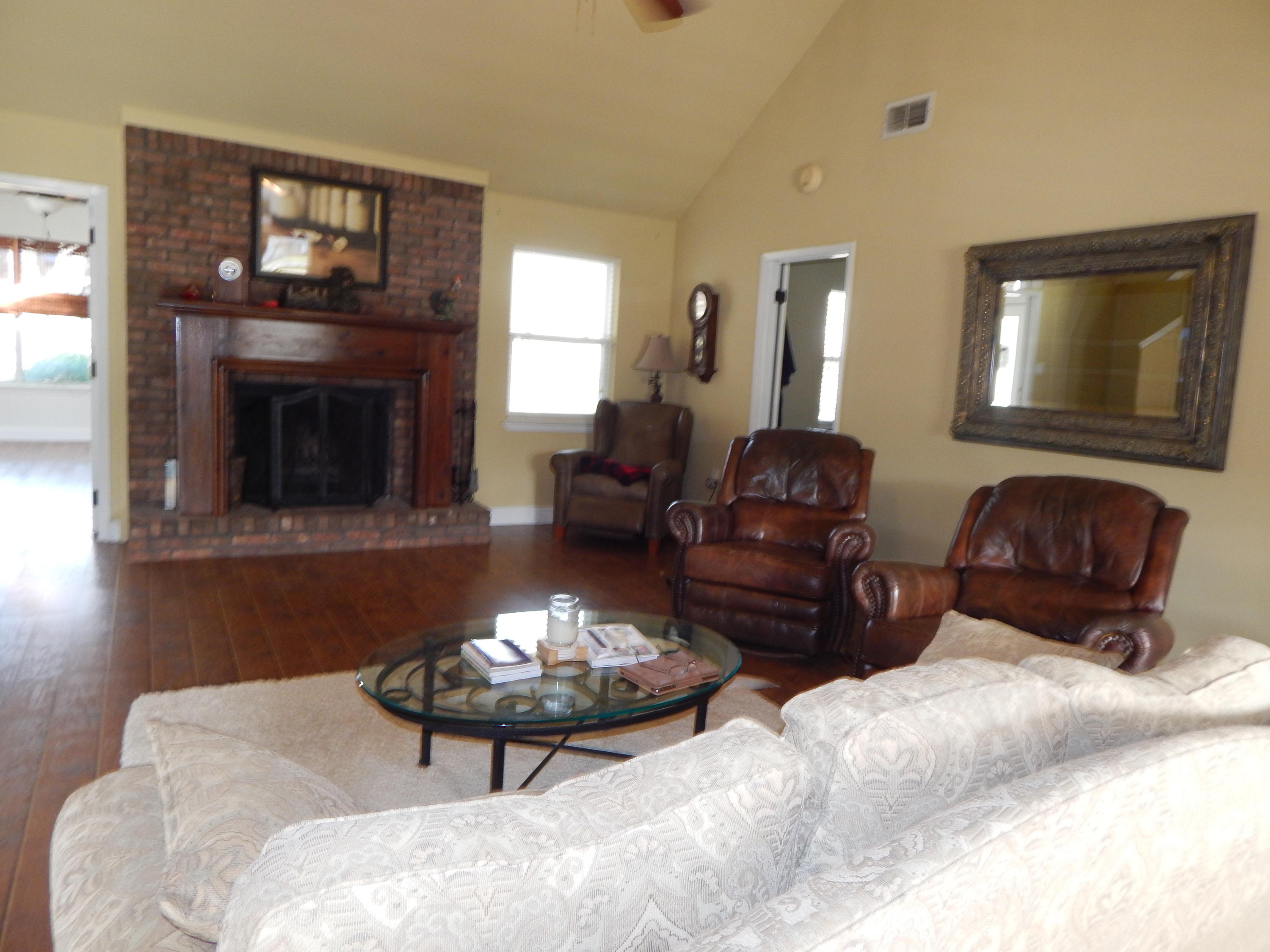 MARY ESTHER MANOR - Residential