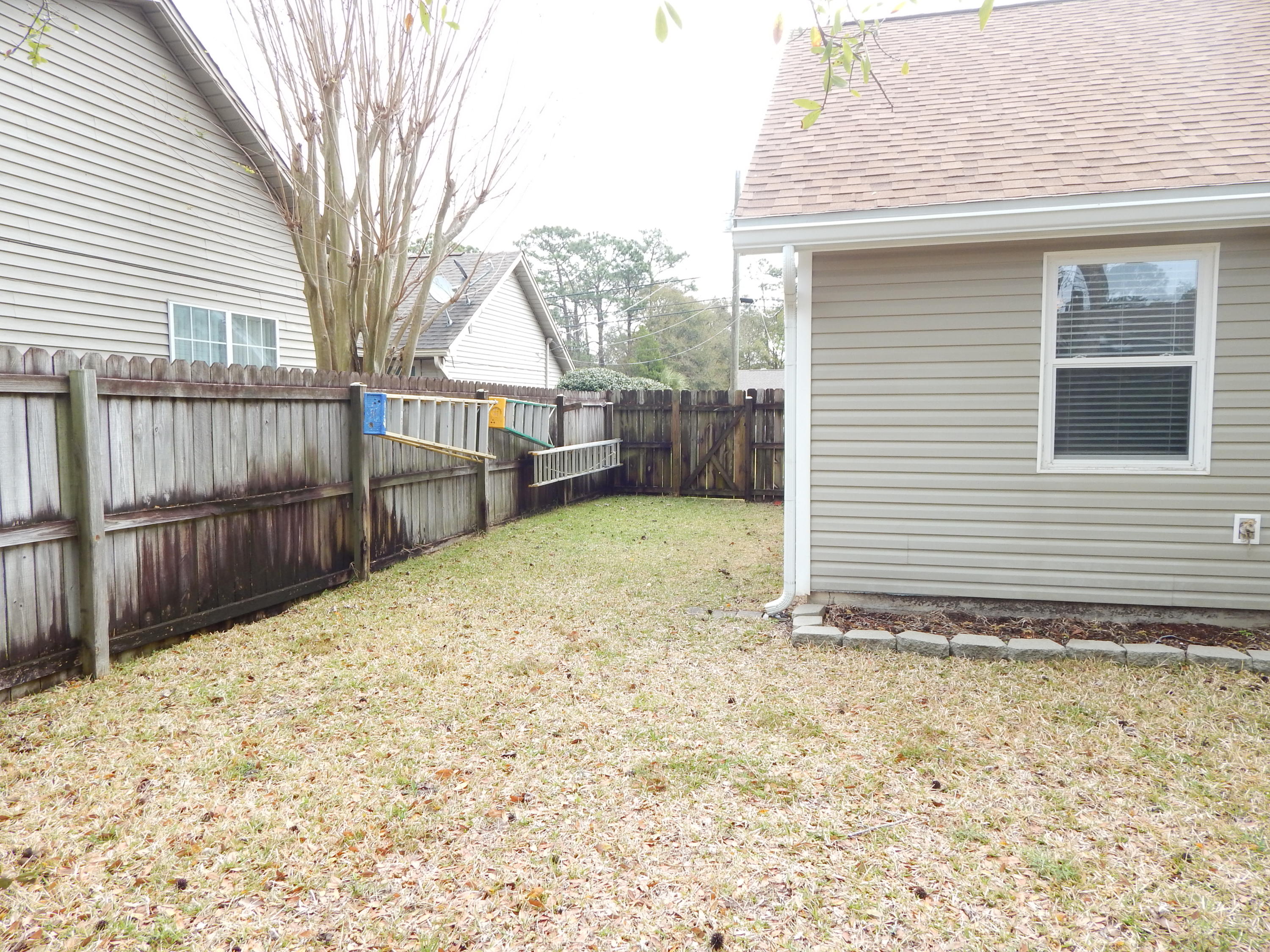 MARY ESTHER MANOR - Residential