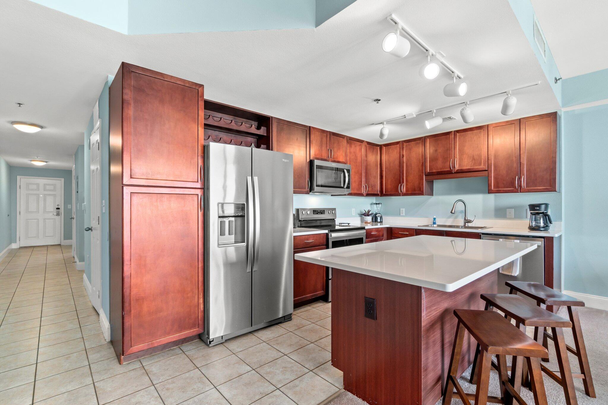 LAKETOWN WHARF PHASE II - Residential