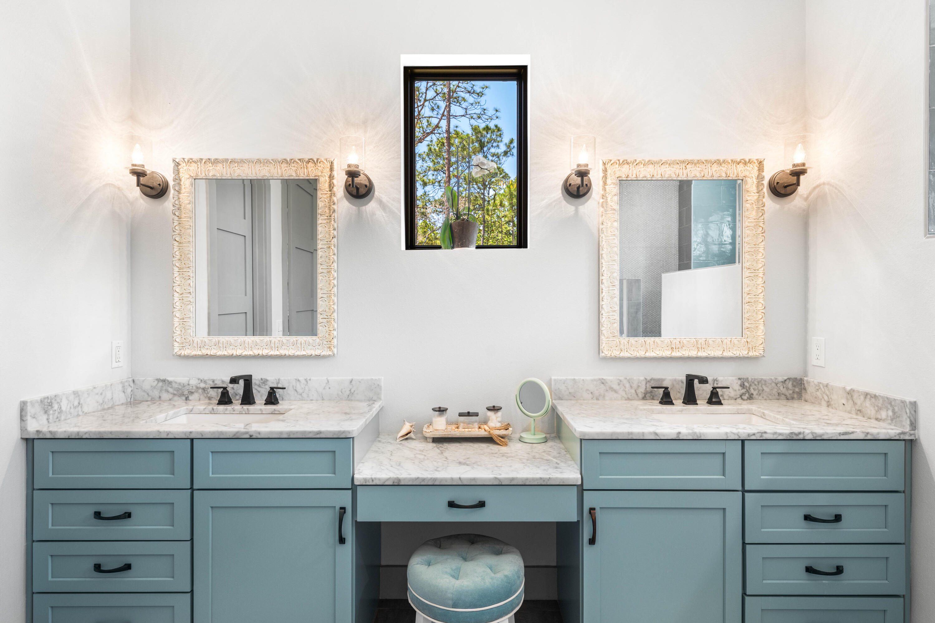 SECLUSION BAY - Residential