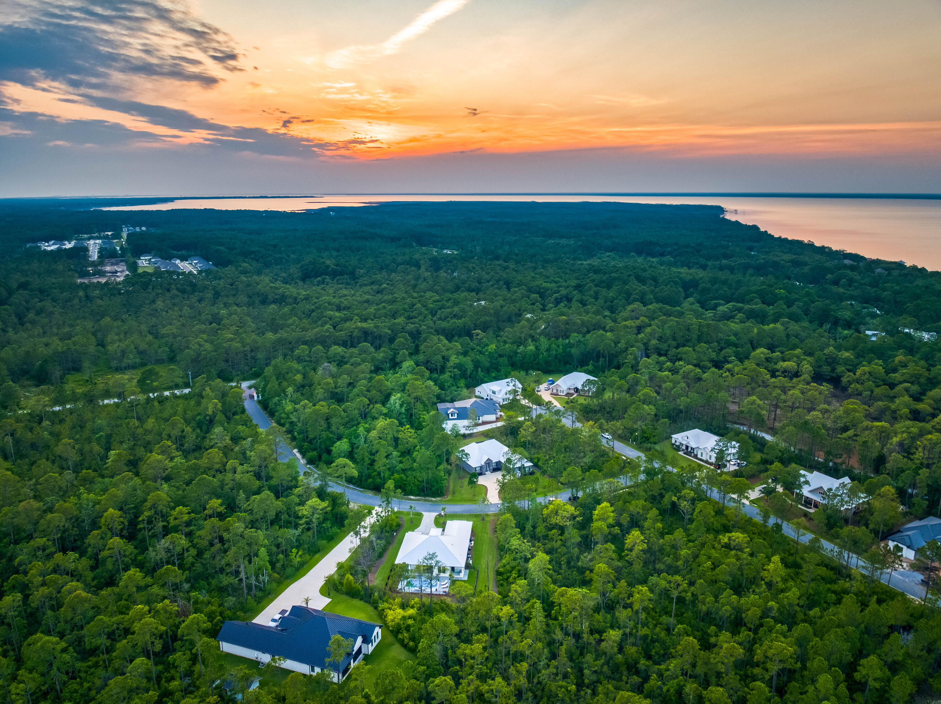 SECLUSION BAY - Residential
