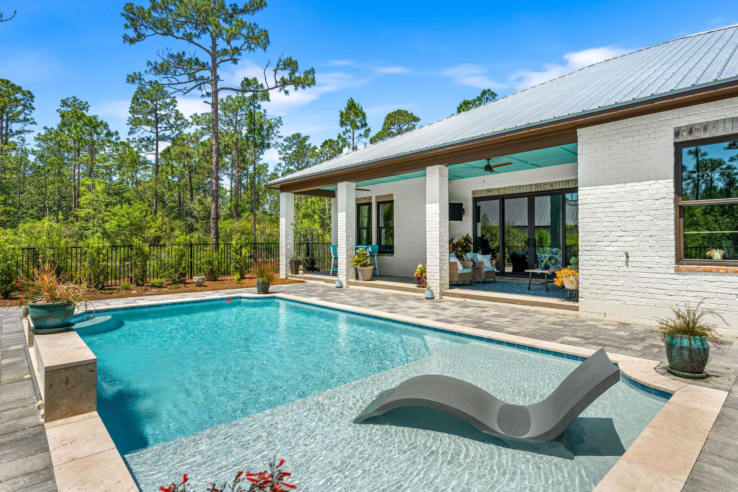 SECLUSION BAY - Residential