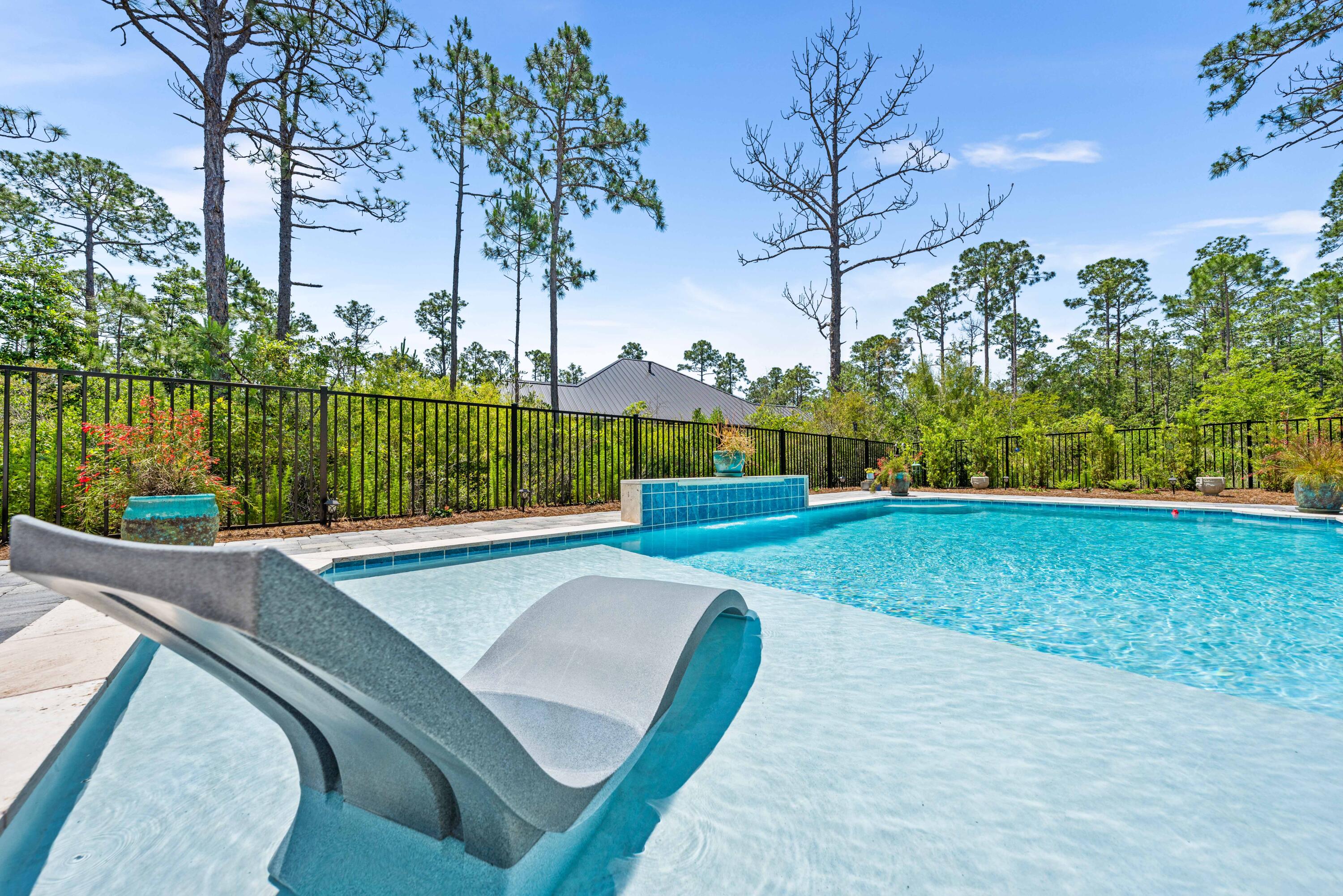 SECLUSION BAY - Residential