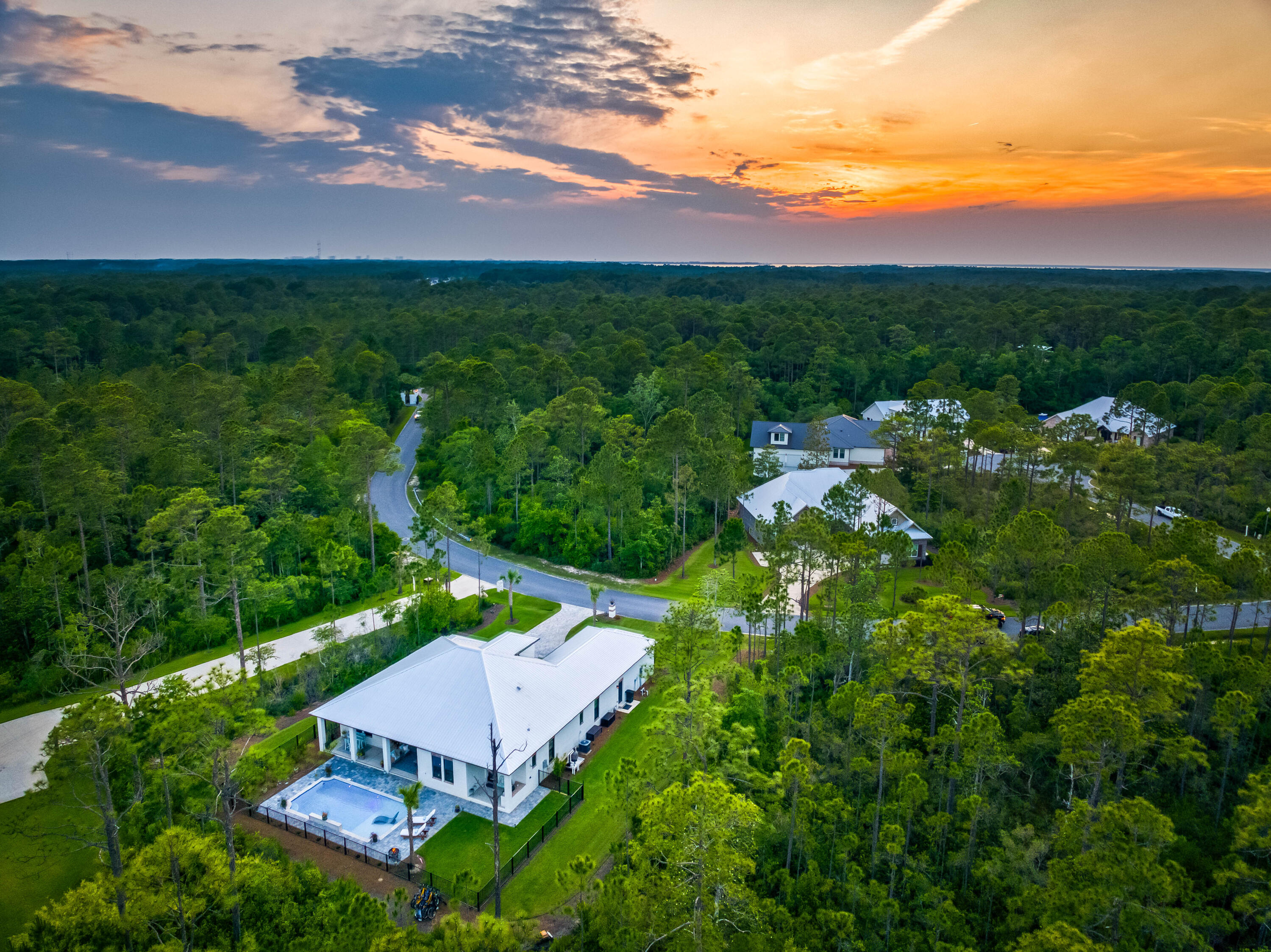 SECLUSION BAY - Residential