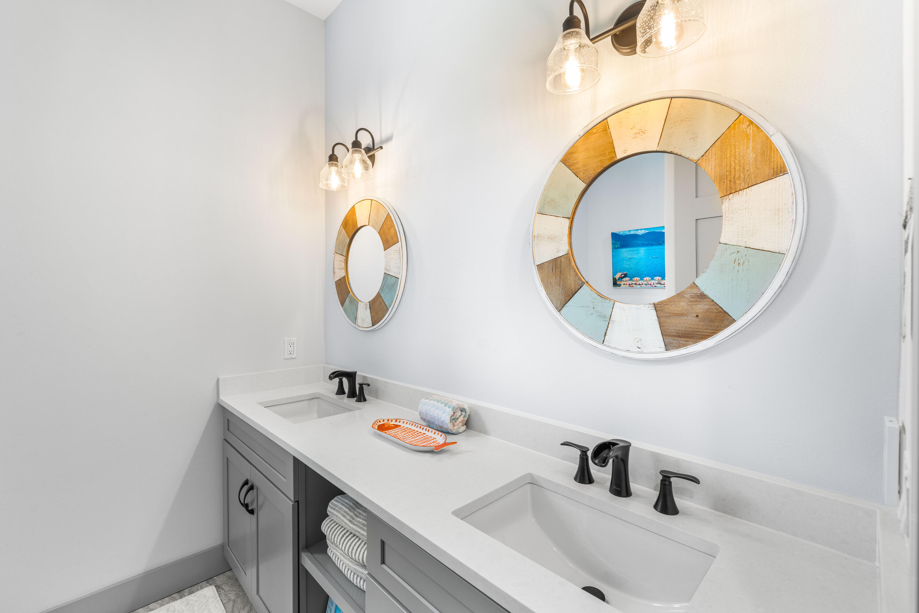 SECLUSION BAY - Residential