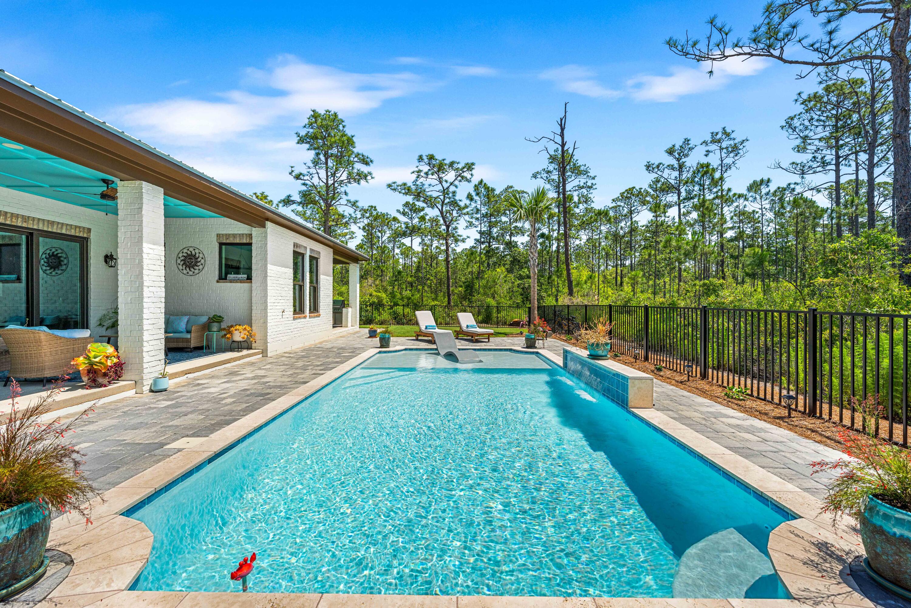 SECLUSION BAY - Residential