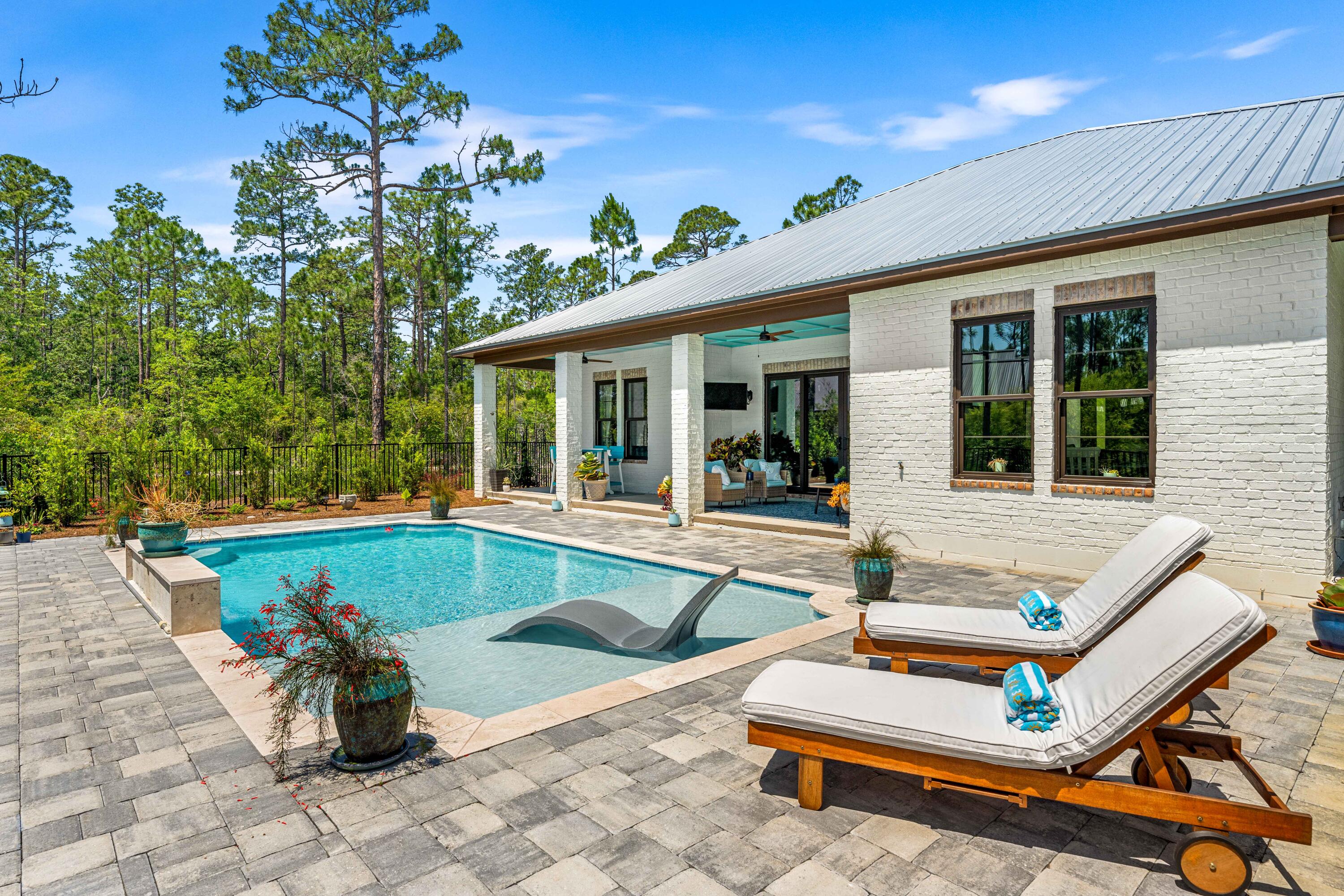 SECLUSION BAY - Residential