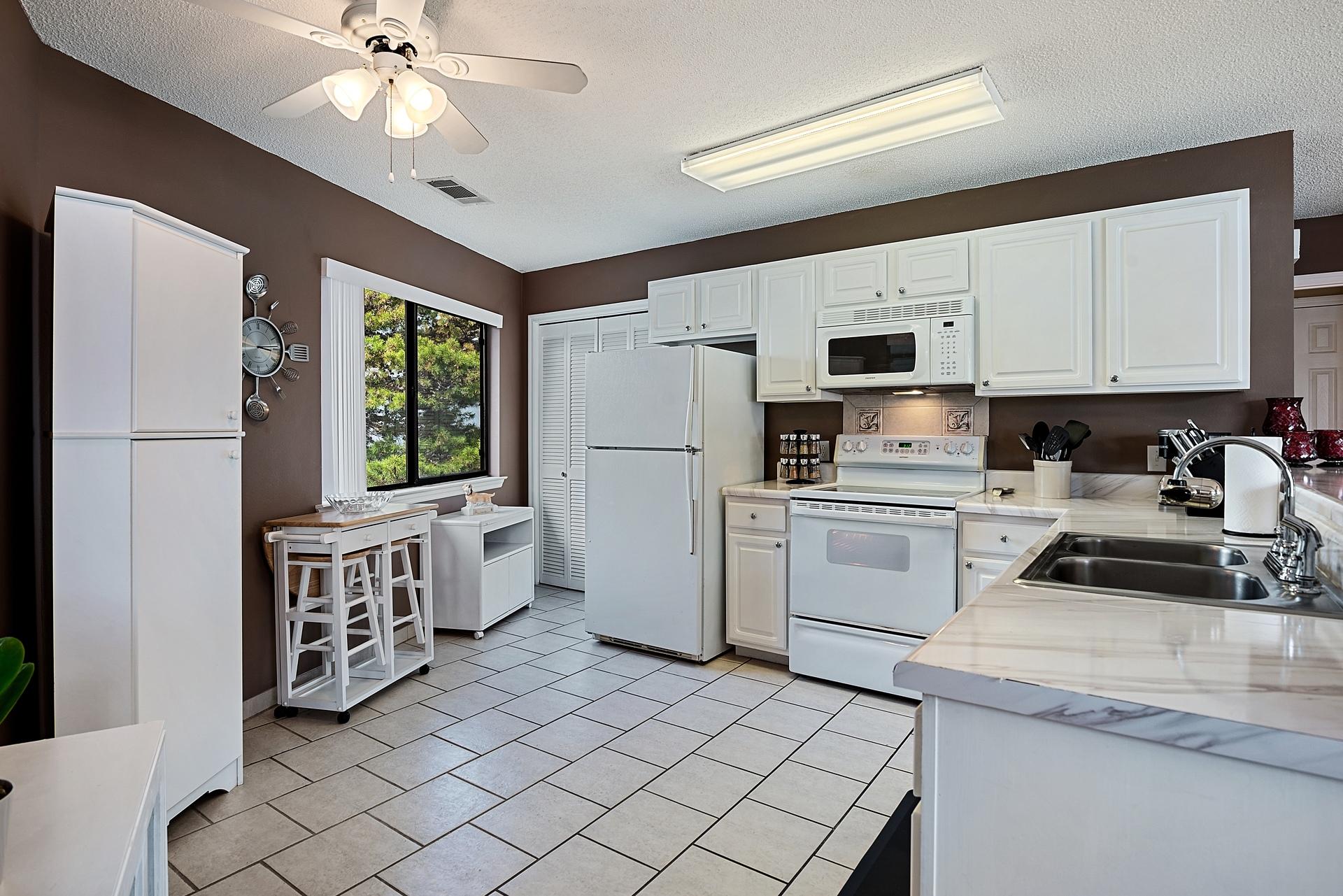 CRYSTAL VILLAGE 2 CONDO PH 4 - Residential