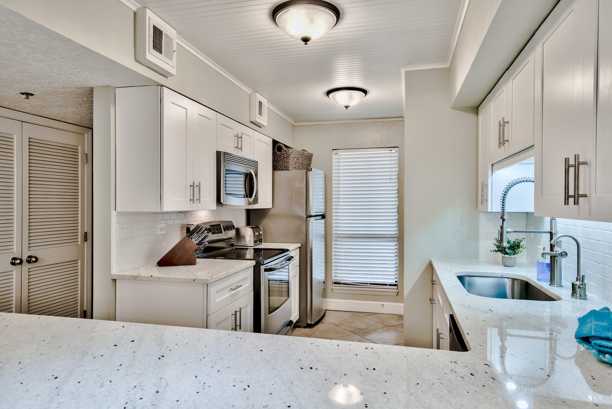 MAINSAIL CONDO PH 5 - Residential