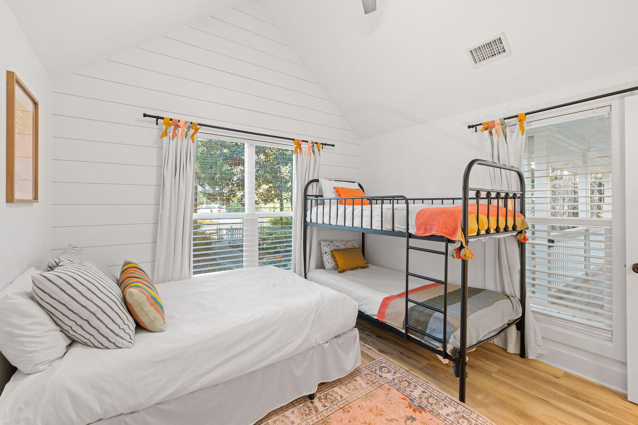 MAGNOLIA BEACH - Residential