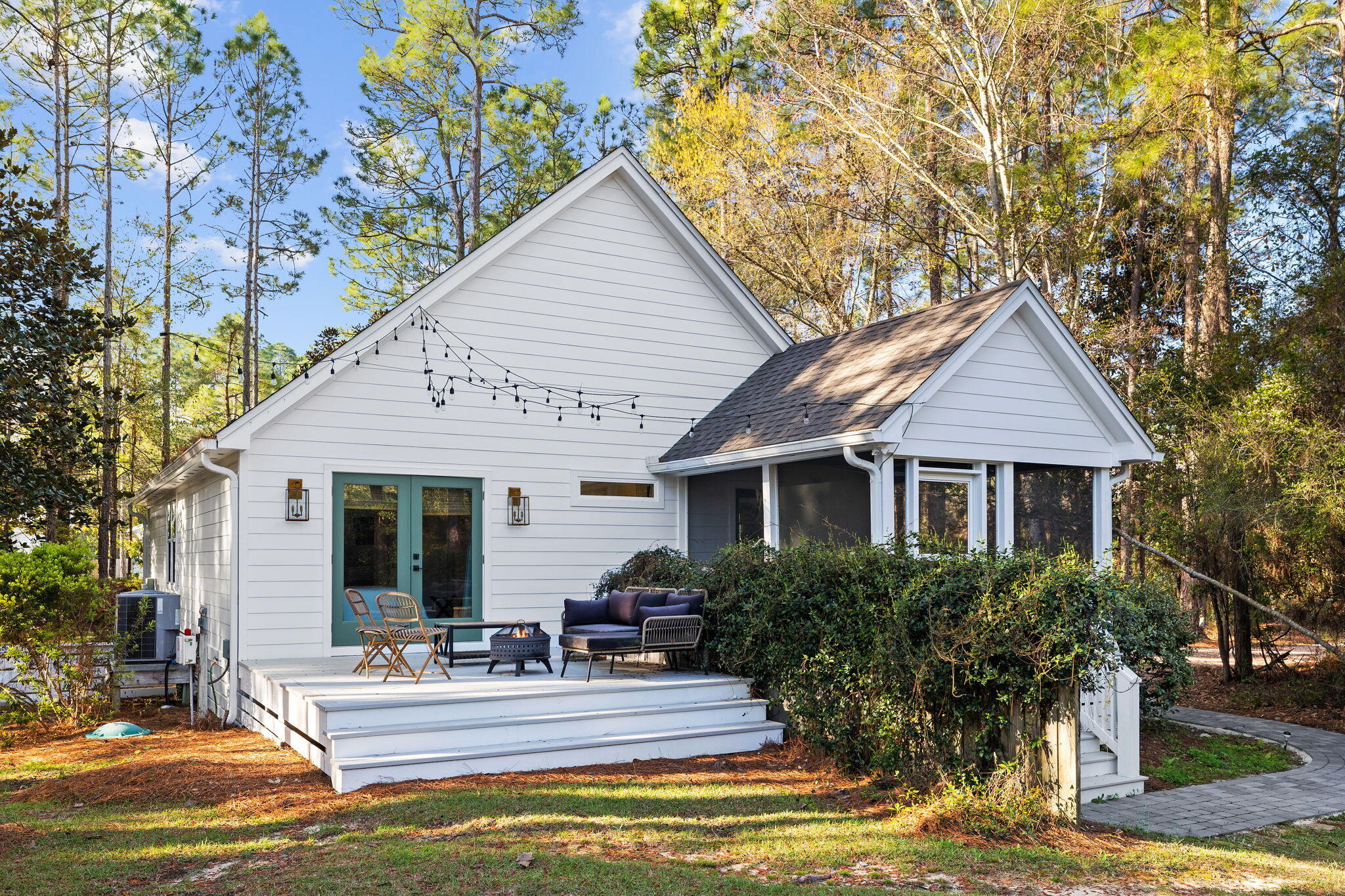 MAGNOLIA BEACH - Residential