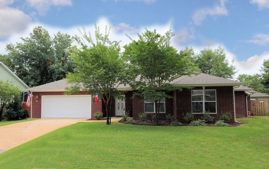 MOTIVATED SELLERS..make us an offer! Fantastic location in Bluewater Bay. This 4 bedroom, 3 bath home was built in 2011 and sits on a cul de sac near the Bluewater Marina. This split floor plan home has it all.. kitchen has cherry colored cabinets, breakfast bar with pendant lights, stainless steel appliances, granite counter tops and tumbled stone back splash. The master bedroom has treyed ceilings and recessed lights. Master bath has double vanities, jetted tub and separate shower with frameless glass door and rain shower head. 2 additional bedrooms have large closets and jack and jill bathroom with double vanities. 4th bedroom has attached bathroom .All showers have rain heads. There is tile throughout the home with carpet in the bedrooms and cherry floors in the dining area.....