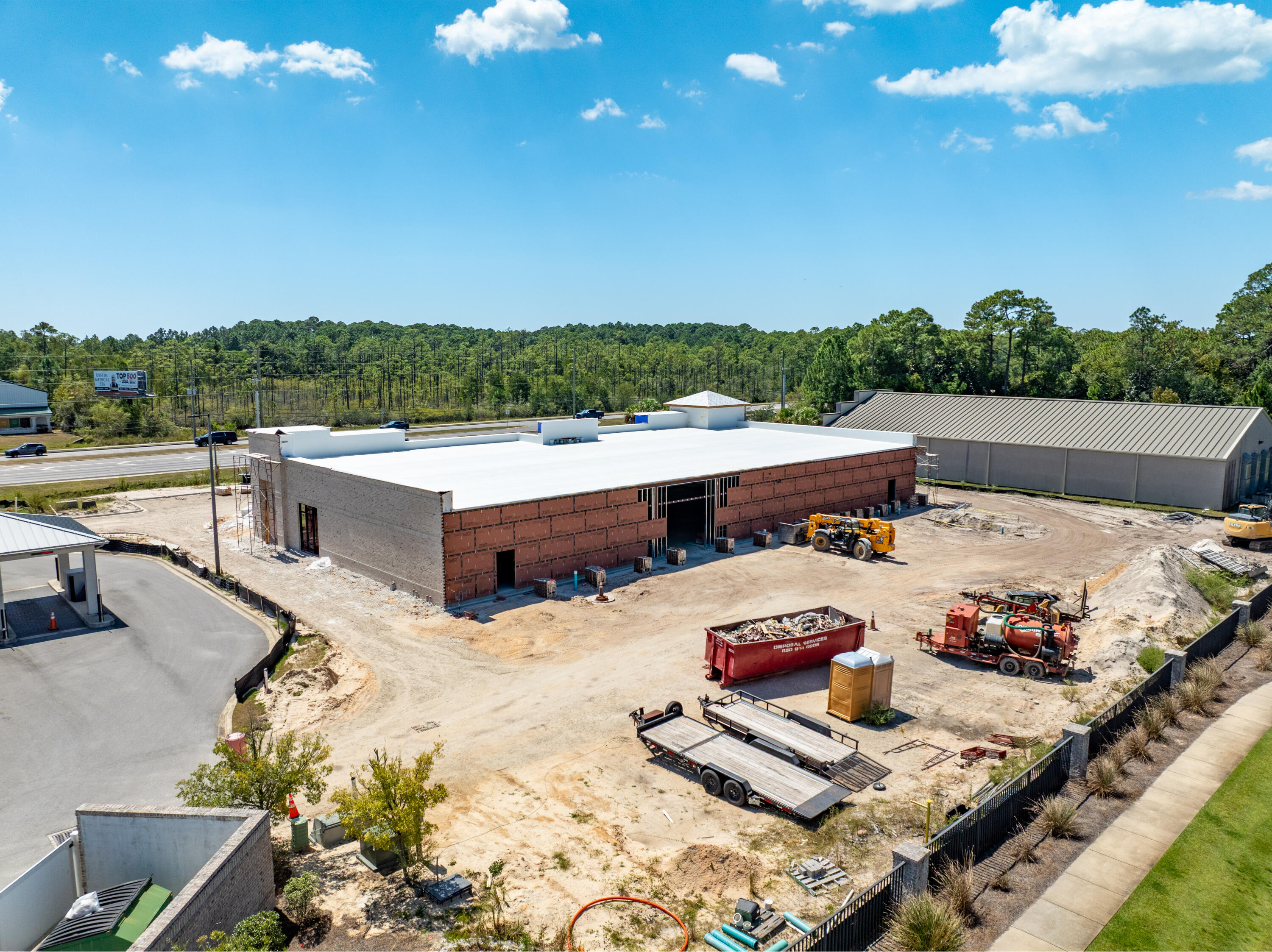 Main image without alt text