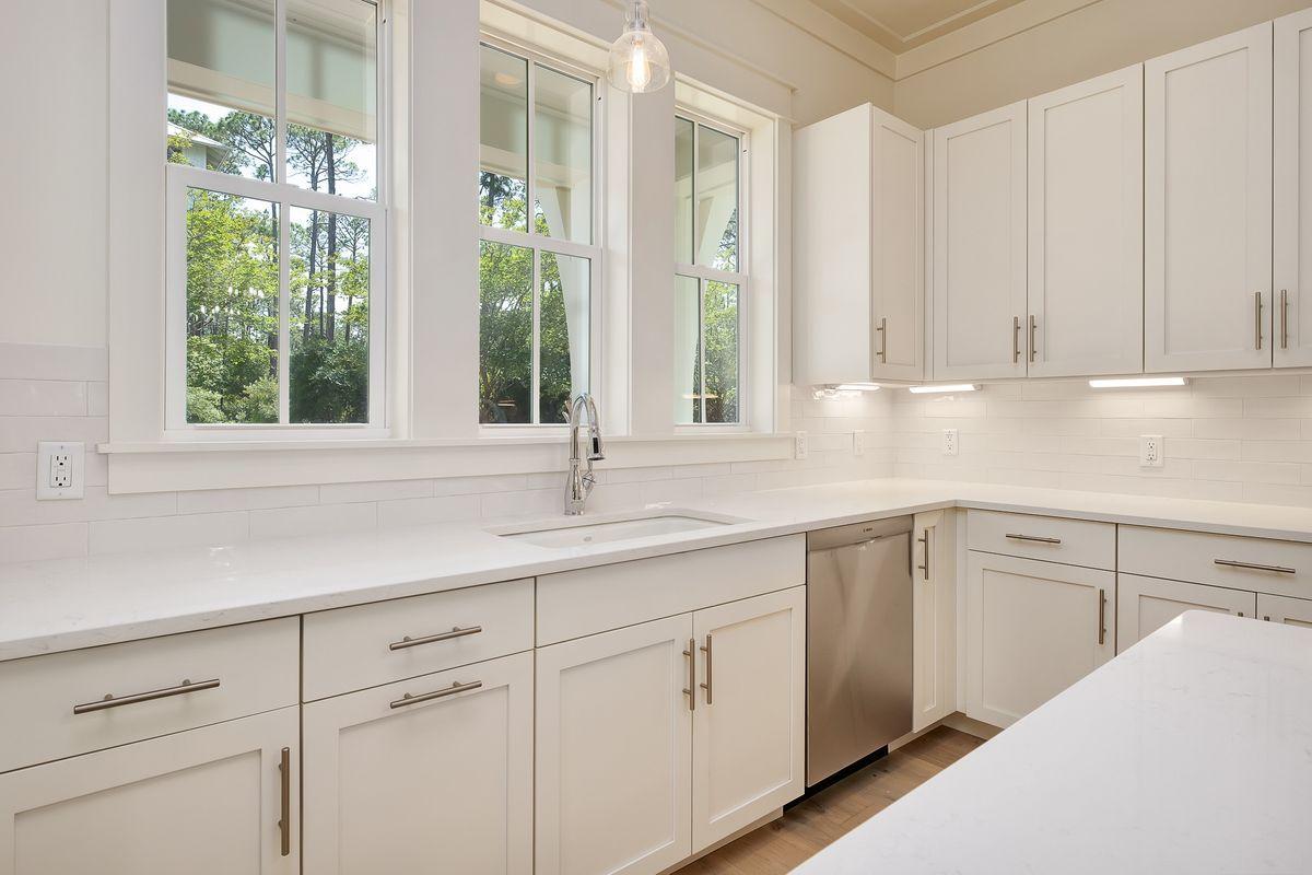 TREETOP VILLAGE - Residential