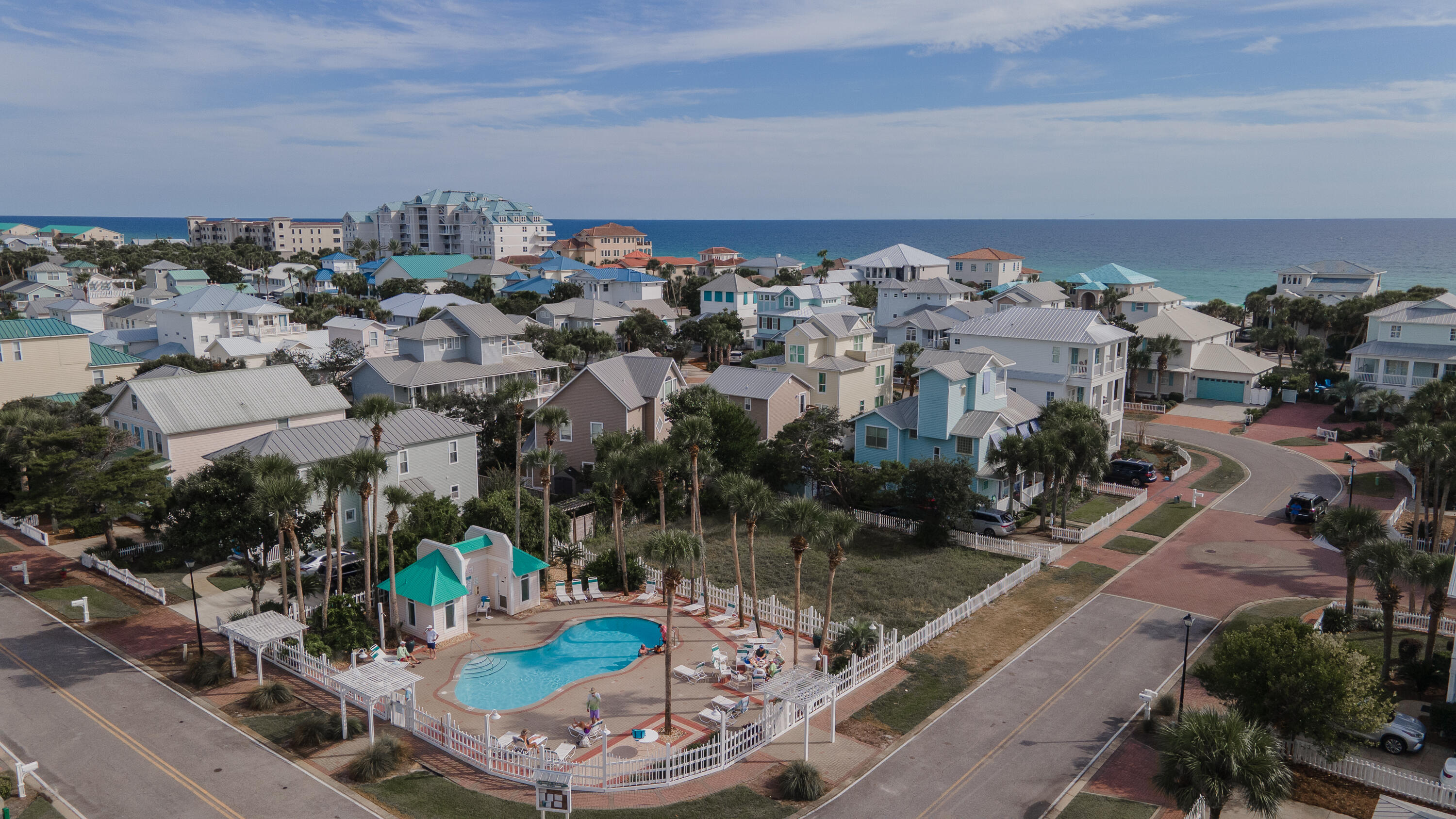 CRYSTAL SHORES - Land