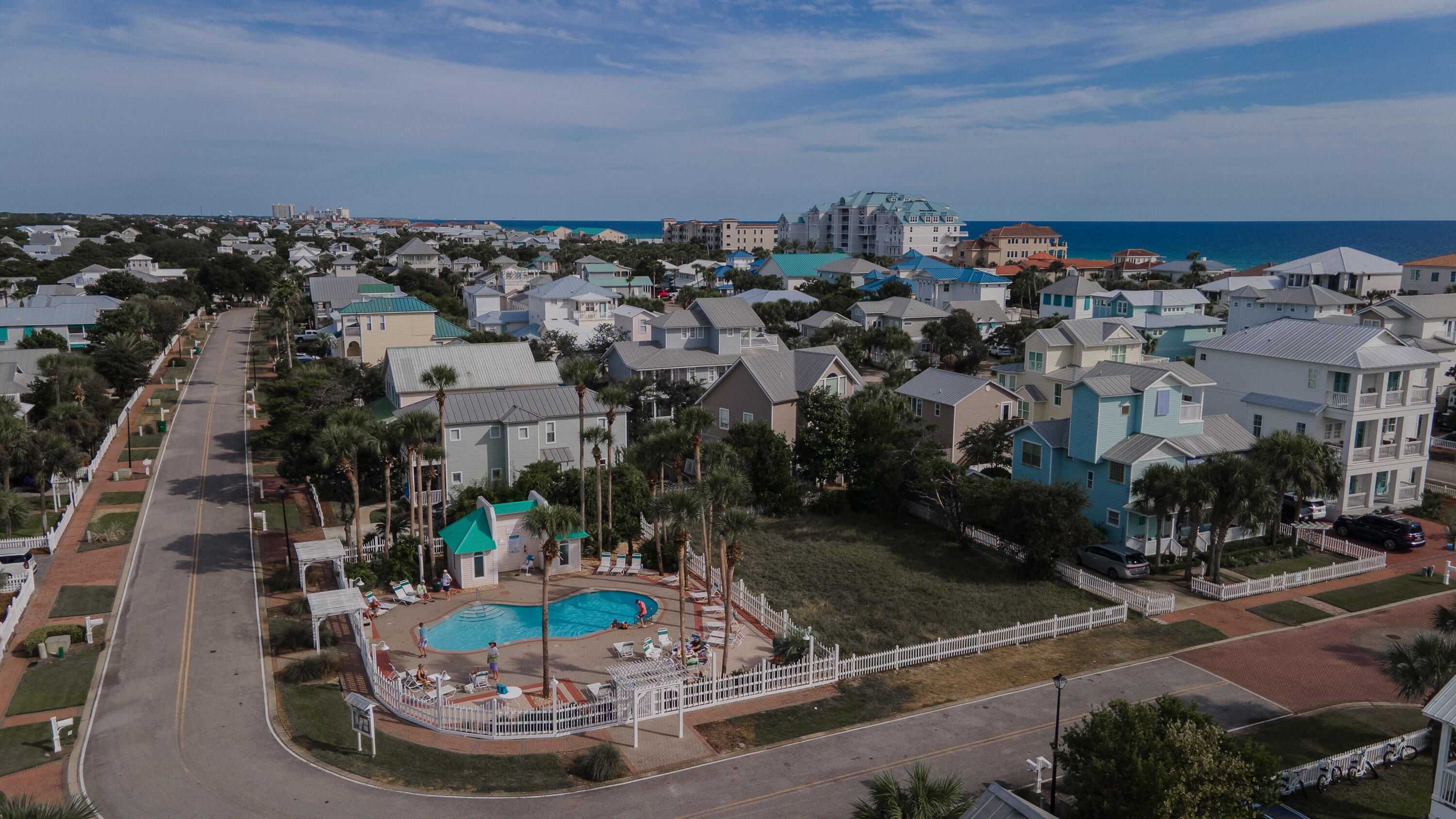 CRYSTAL SHORES - Land