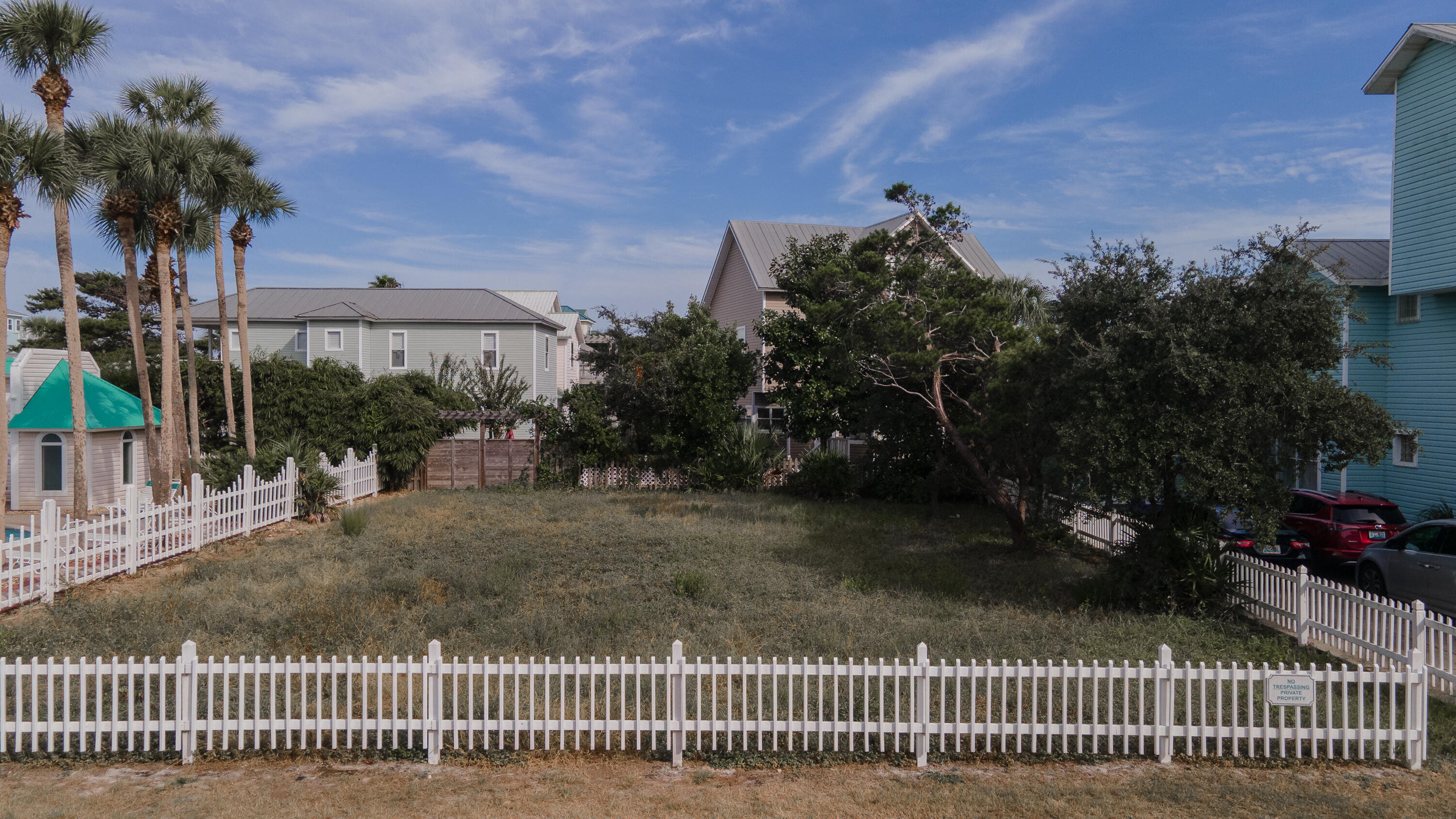 CRYSTAL SHORES - Land