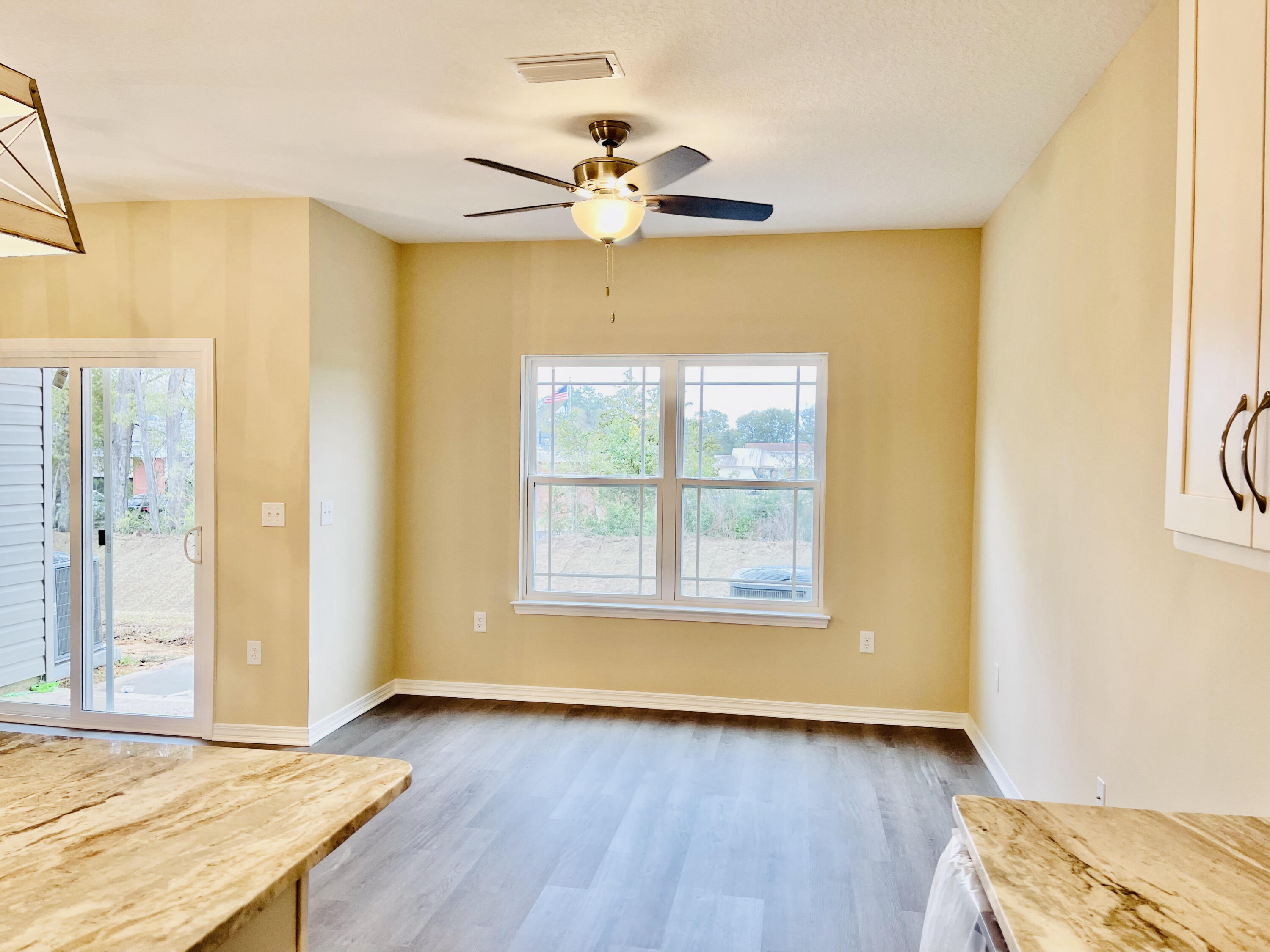 CRESTVIEW-INTR - Residential Lease