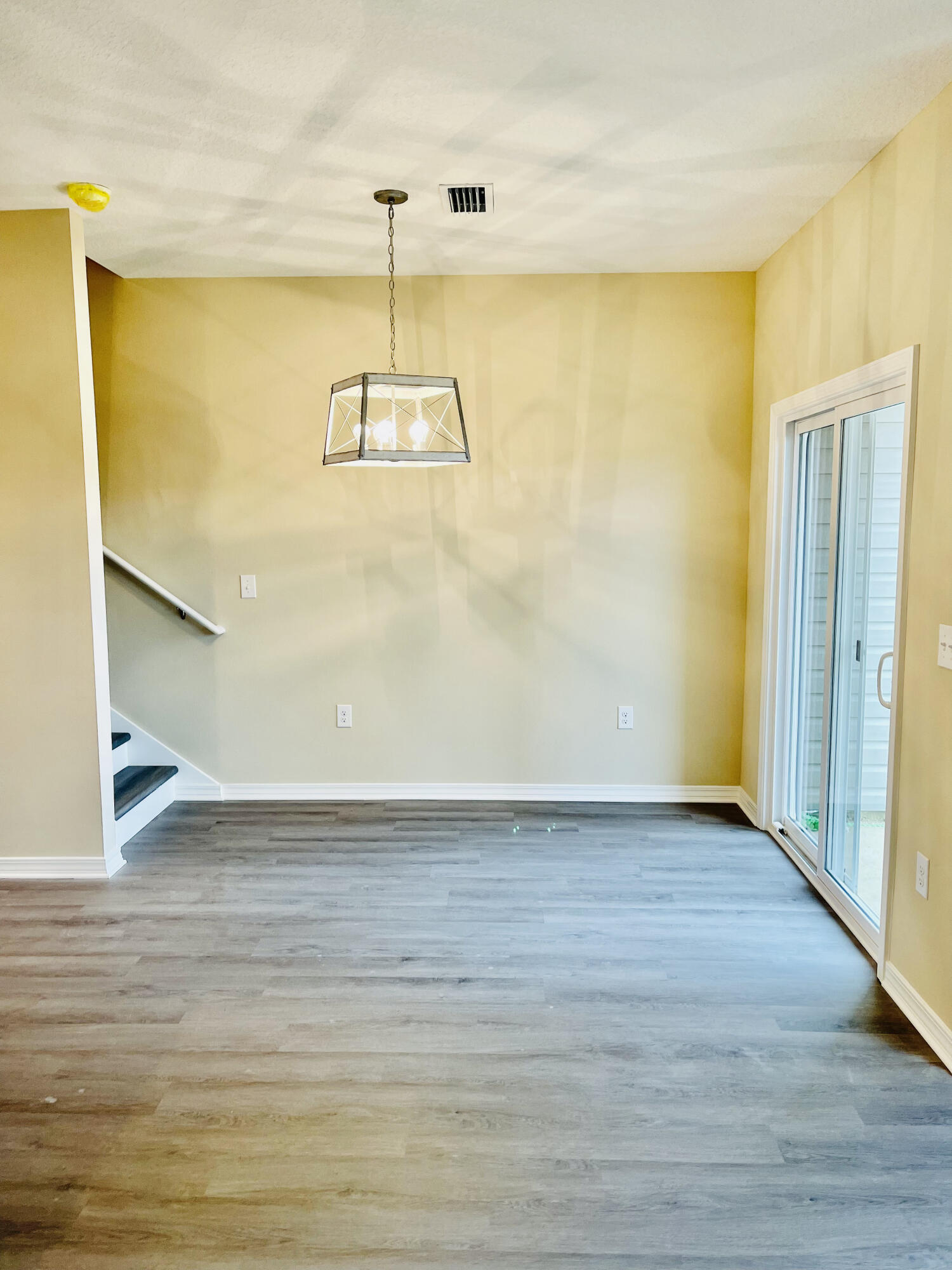 CRESTVIEW-INTR - Residential Lease