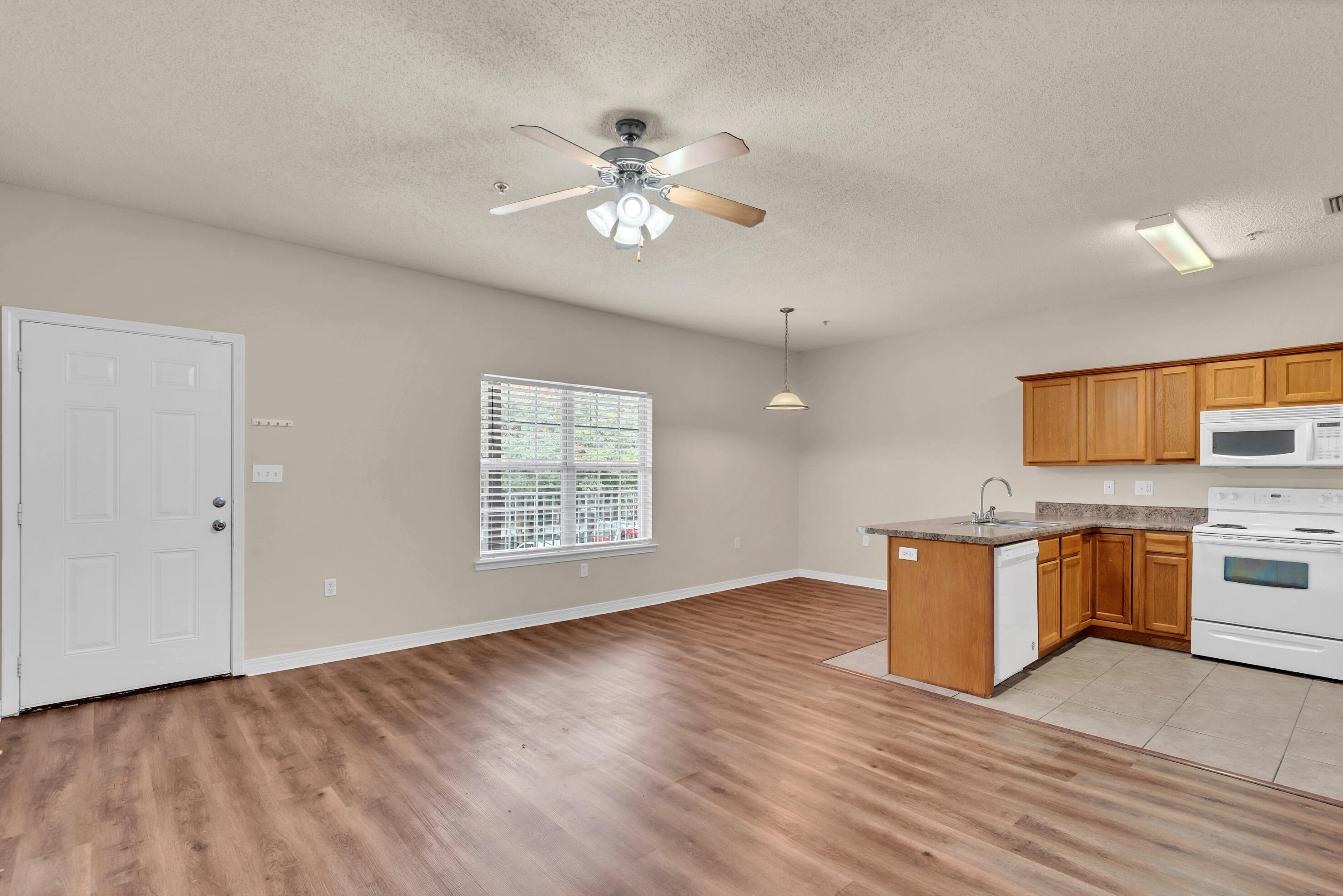 Centrally located Fort Walton Beach complex with a Washer and dryer hook-up! Conveniently located, this complex is close to everything - shopping, both bases, Fort Walton Beach Medical Center, restaurants, schools, and daycare centers. 2 bedrooms and 2 full baths. The kitchen area includes refrigerator, oven, range, and dishwasher. No smoking. No Pets. Easy application process, come and apply today.