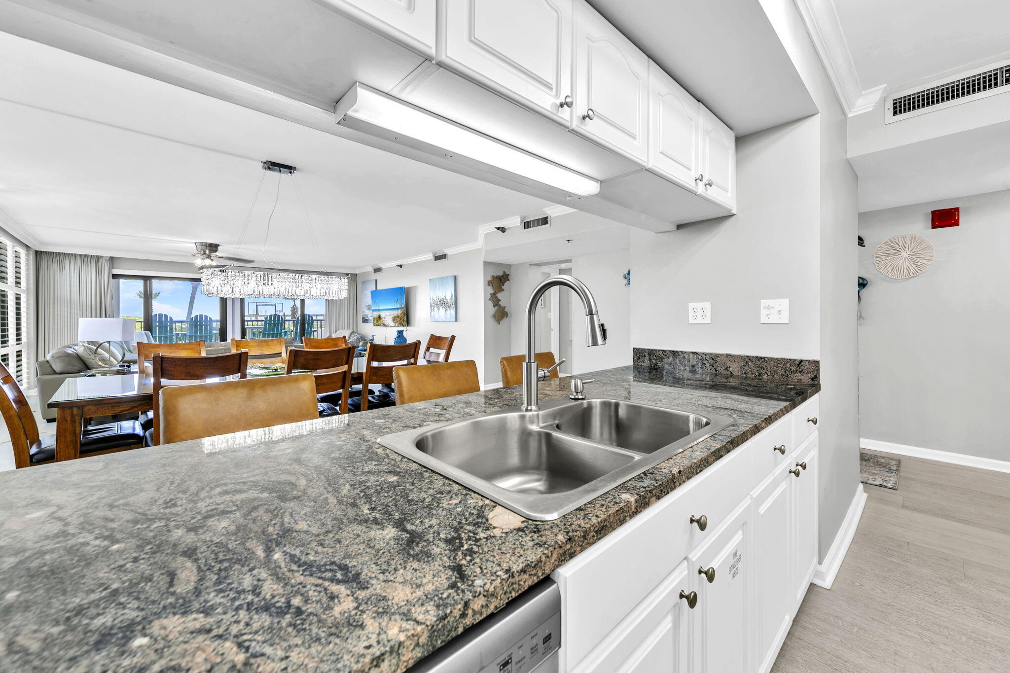 EMERALD TOWERS CONDO - Residential