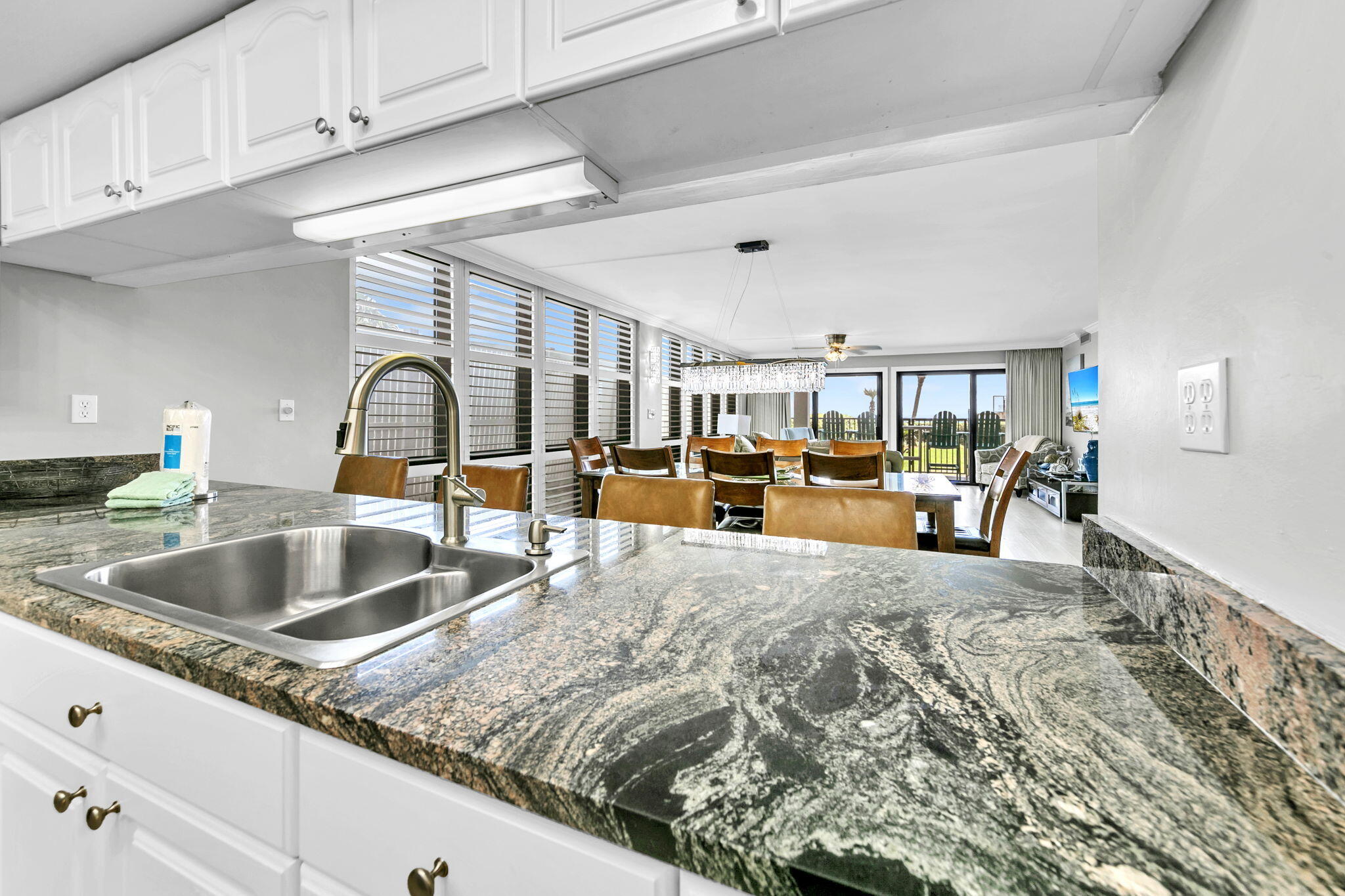 EMERALD TOWERS CONDO - Residential