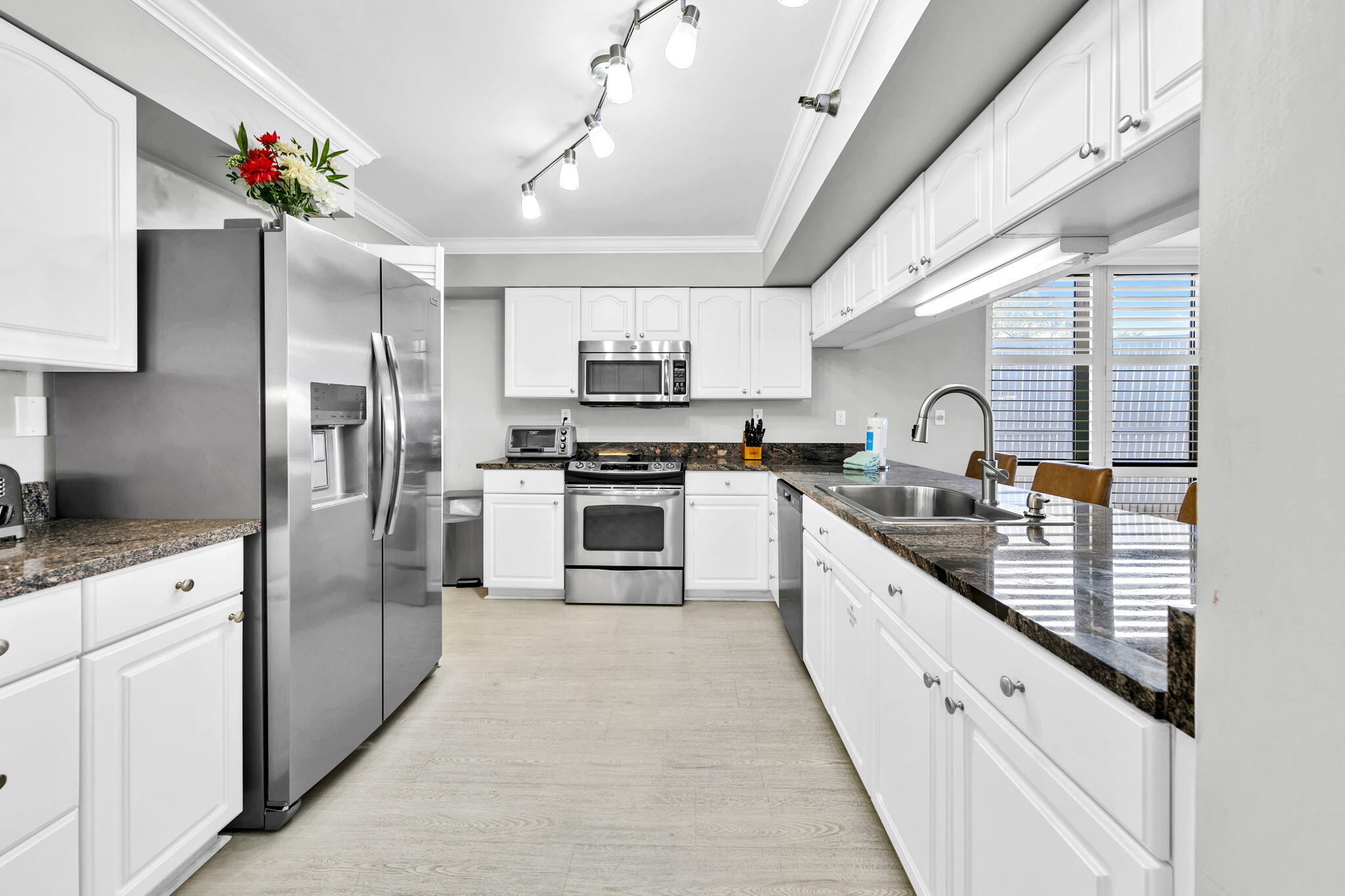 EMERALD TOWERS CONDO - Residential