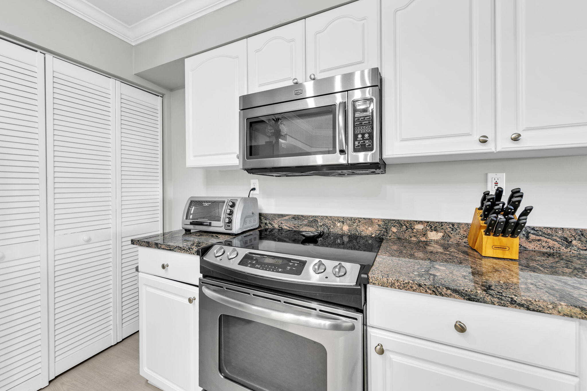 EMERALD TOWERS CONDO - Residential