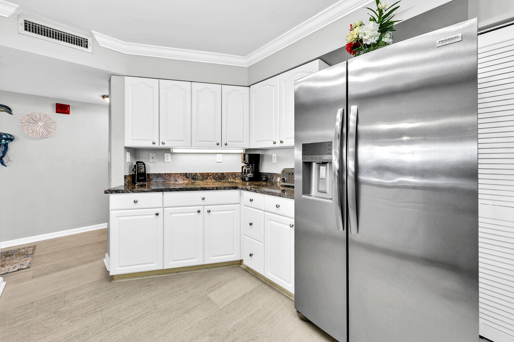 EMERALD TOWERS CONDO - Residential
