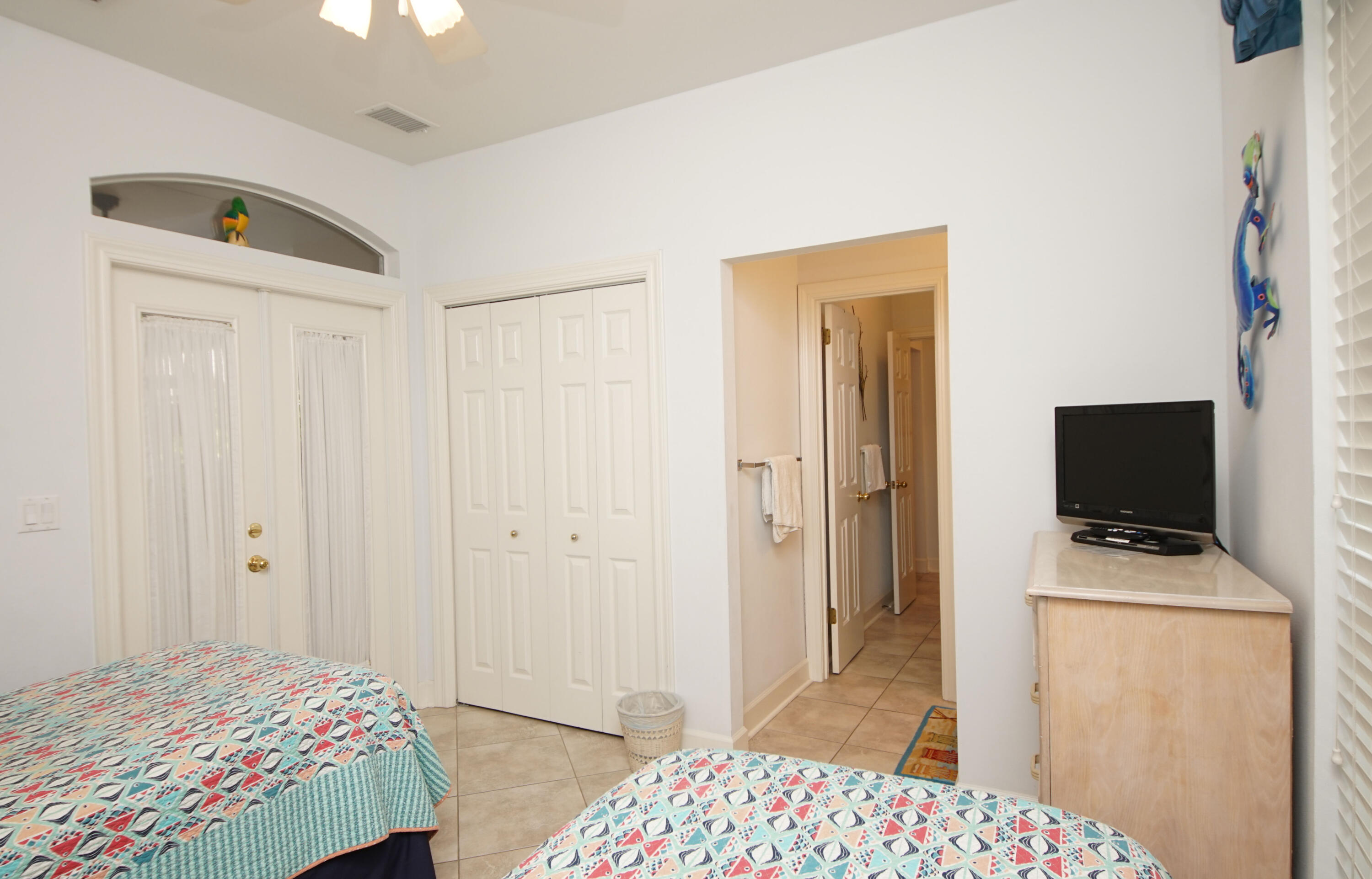 EMERALD SHORES - Residential