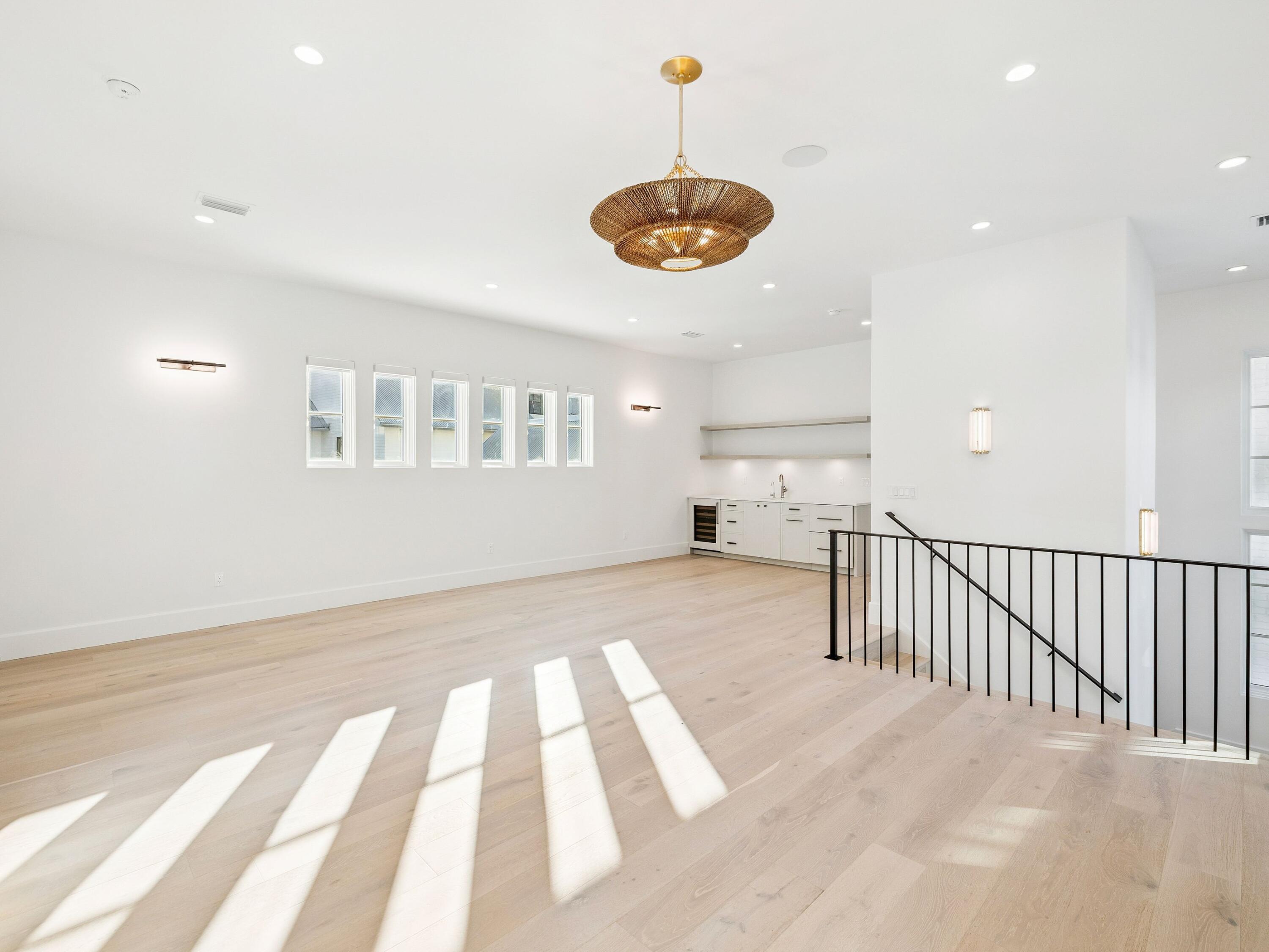 CHURCHILL OAKS - Residential