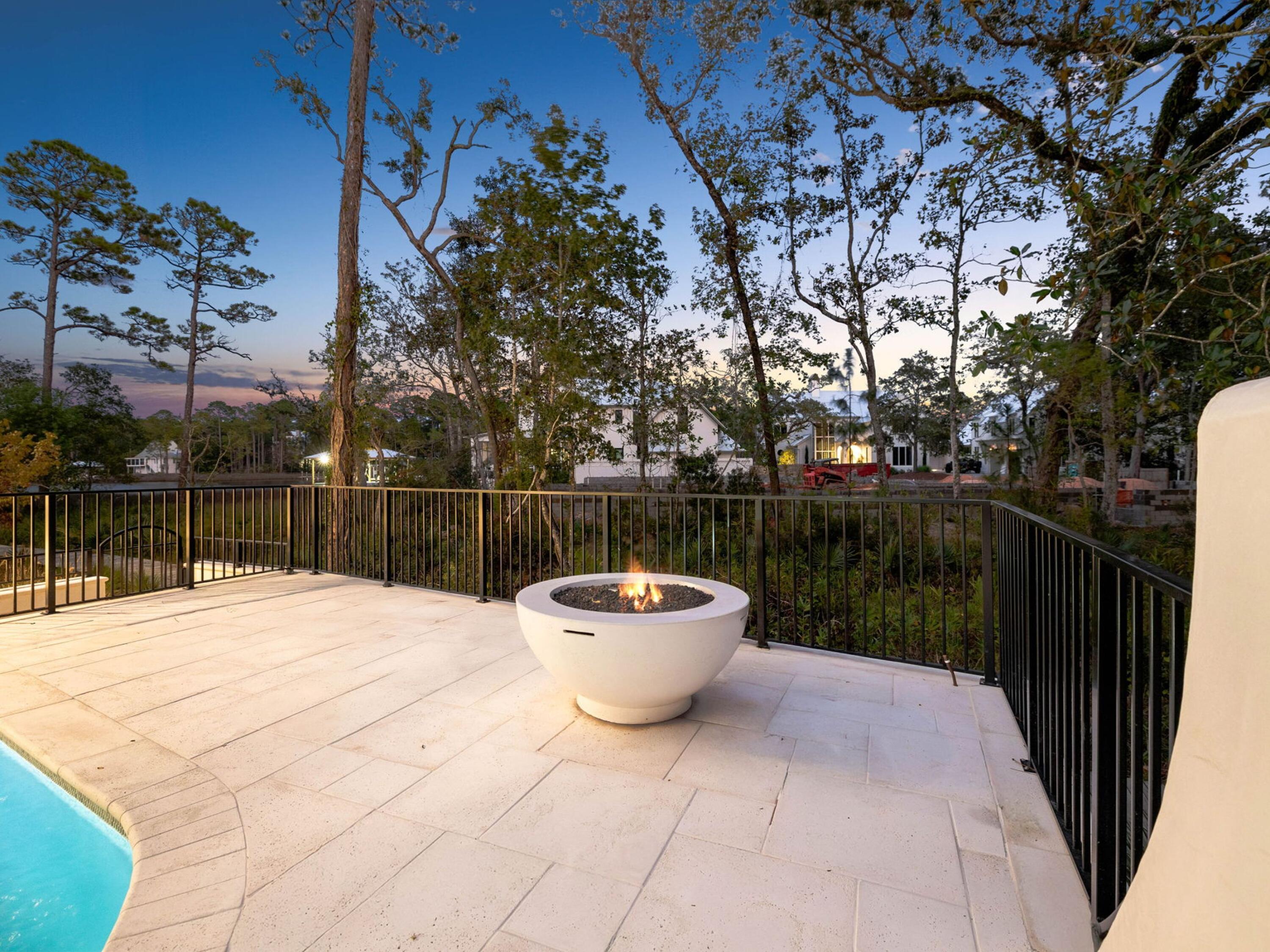 CHURCHILL OAKS - Residential