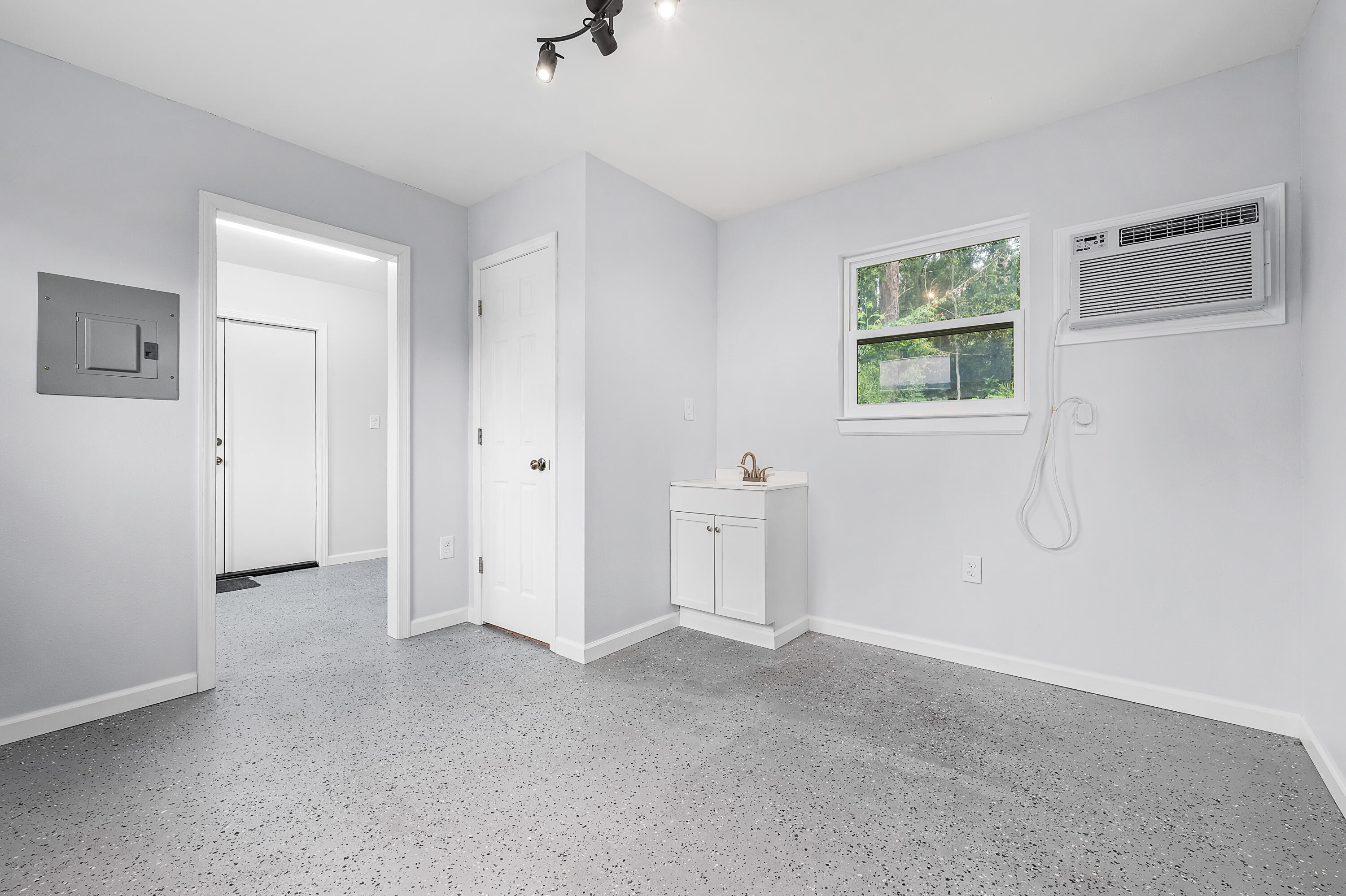 PINE MEADOWS - Residential