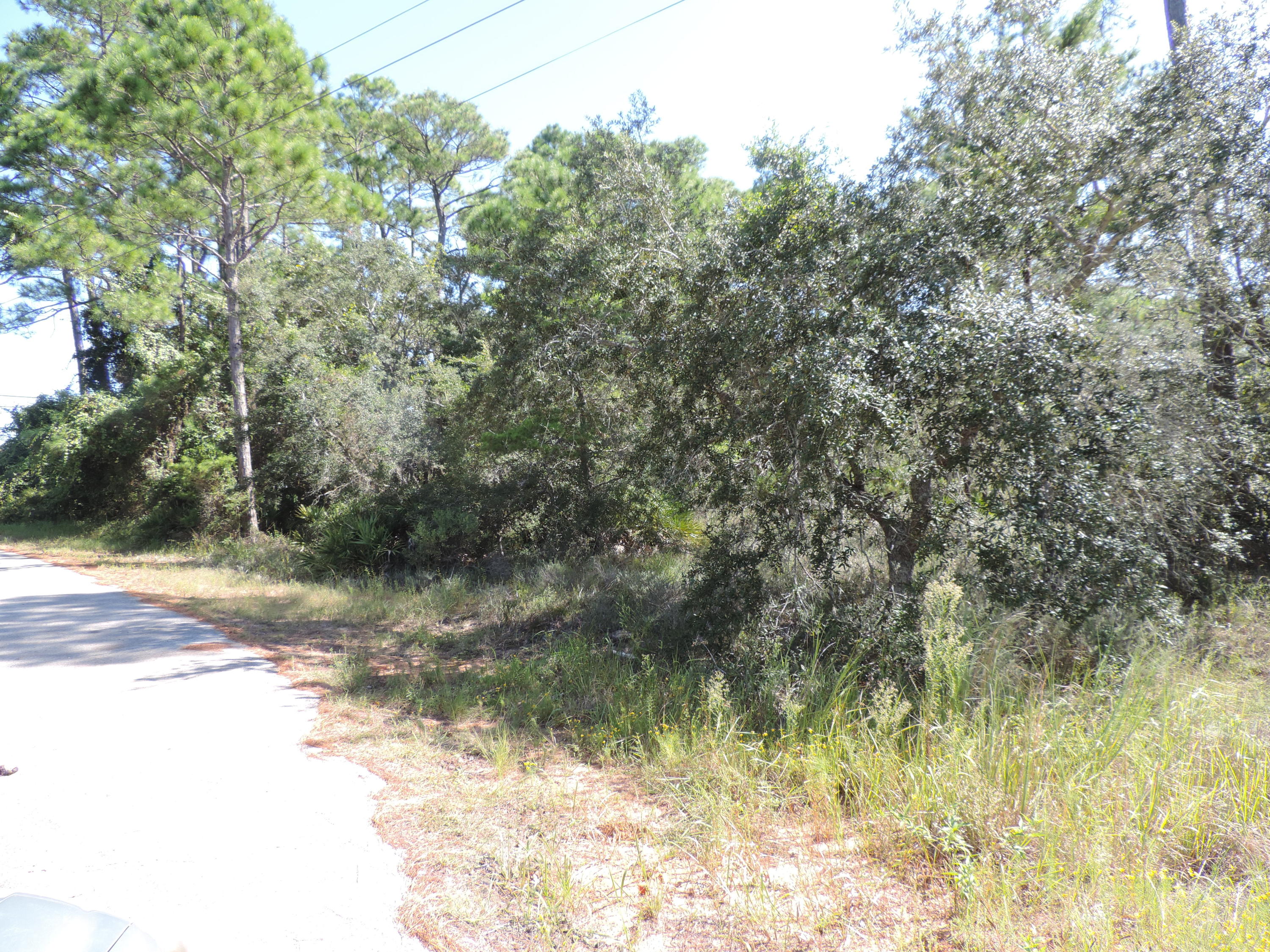 This great lot in the Navarre Shores waterfront community is located in an ideal location. Close to A+ schools, shopping and Navarre Beach. It is centrally located between both Fort Walton Beach and Pensacola. At the end of Thresher there is even a County easement that goes to Santa Rosa Sound. This lot is perfect for building your dream home on. Check it out today.
