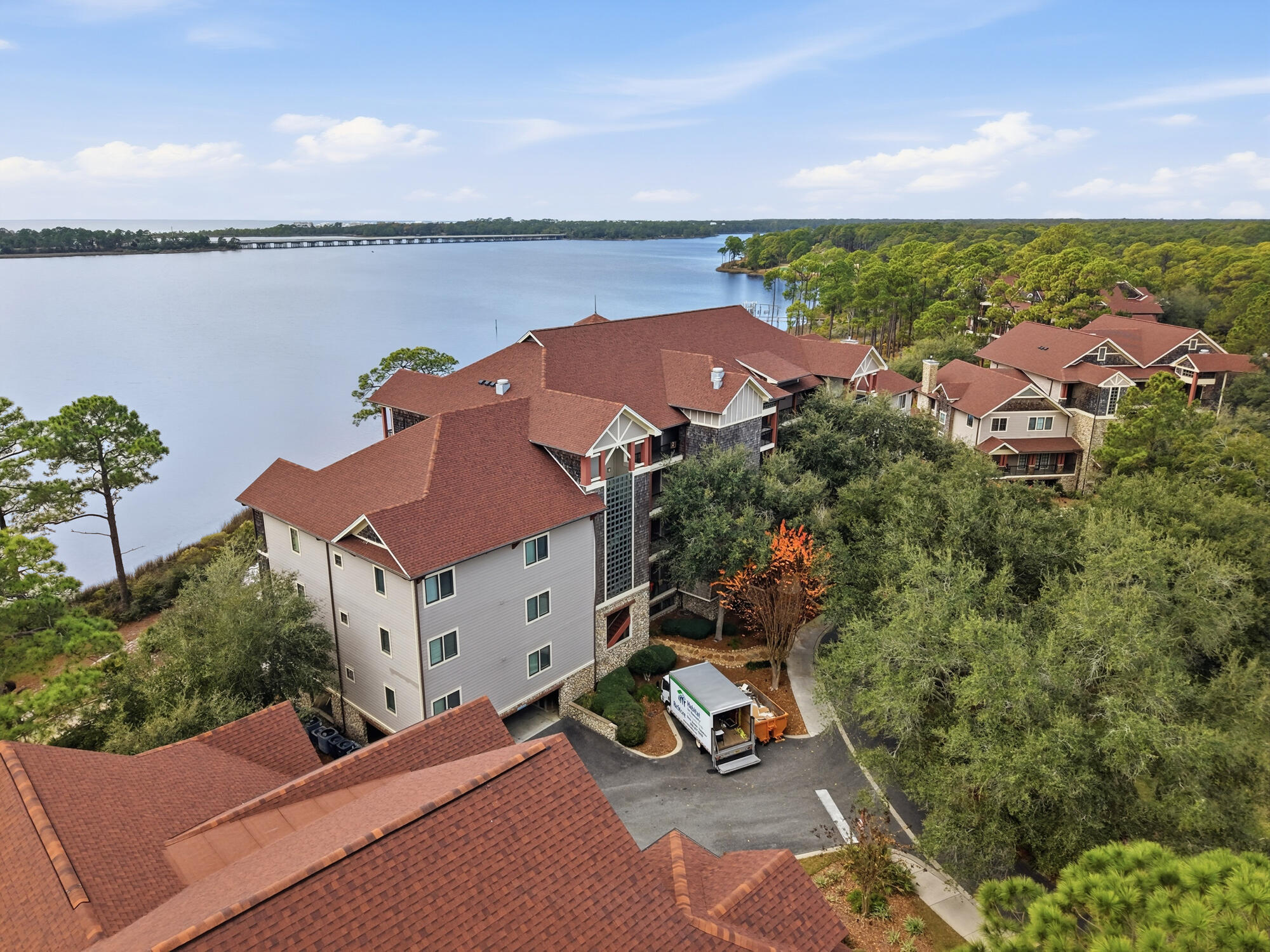 WILD HERON LAKESIDE LODGE - Residential