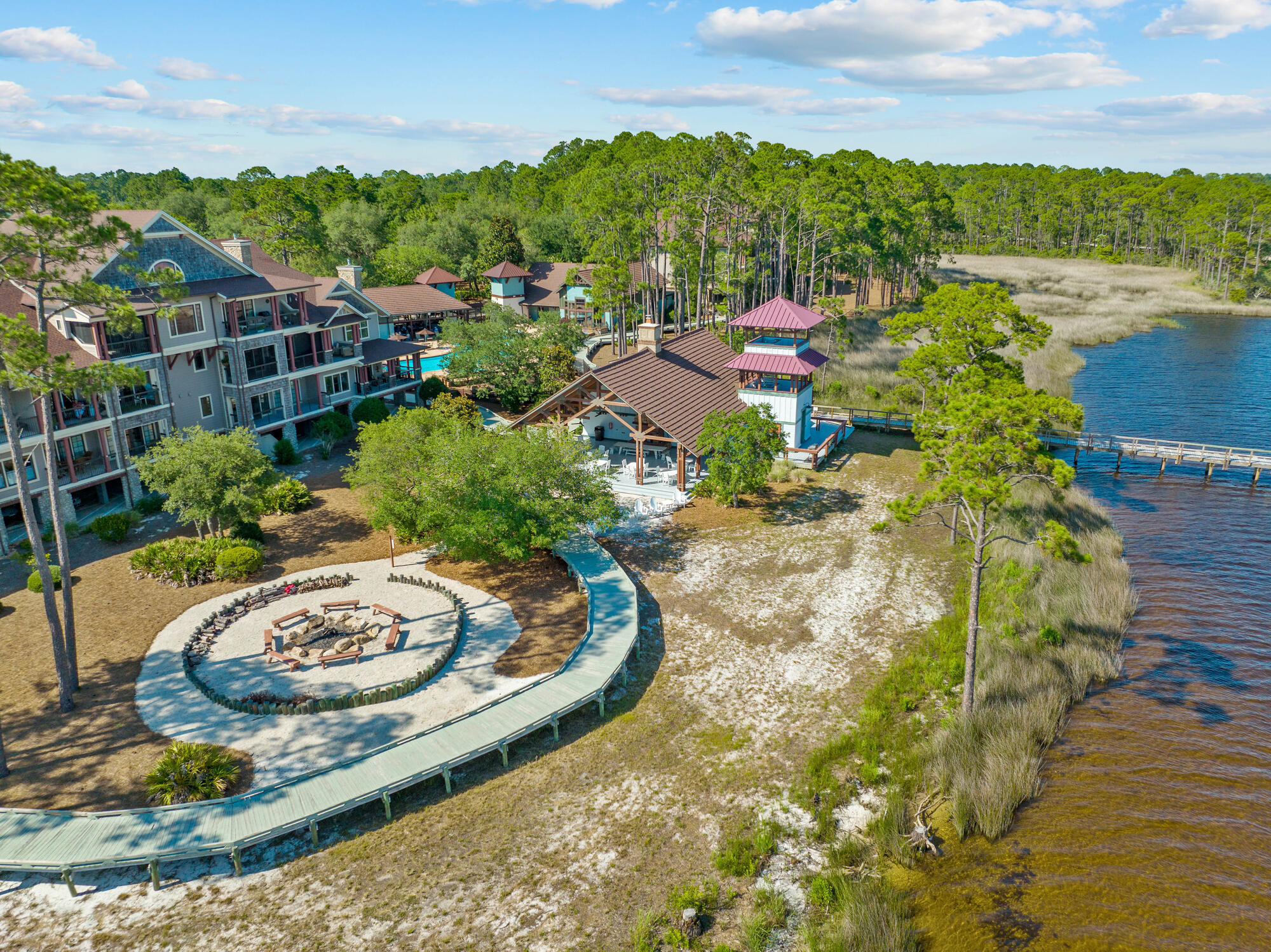 WILD HERON LAKESIDE LODGE - Residential
